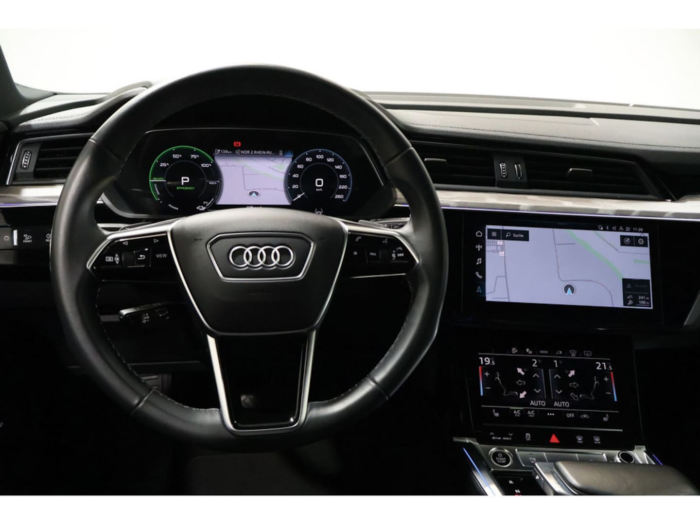 Bild über Audi Q8 e-tron S line 55 e-tron quattro - für weitere Informationen kontaktieren Sie den Audi Partner