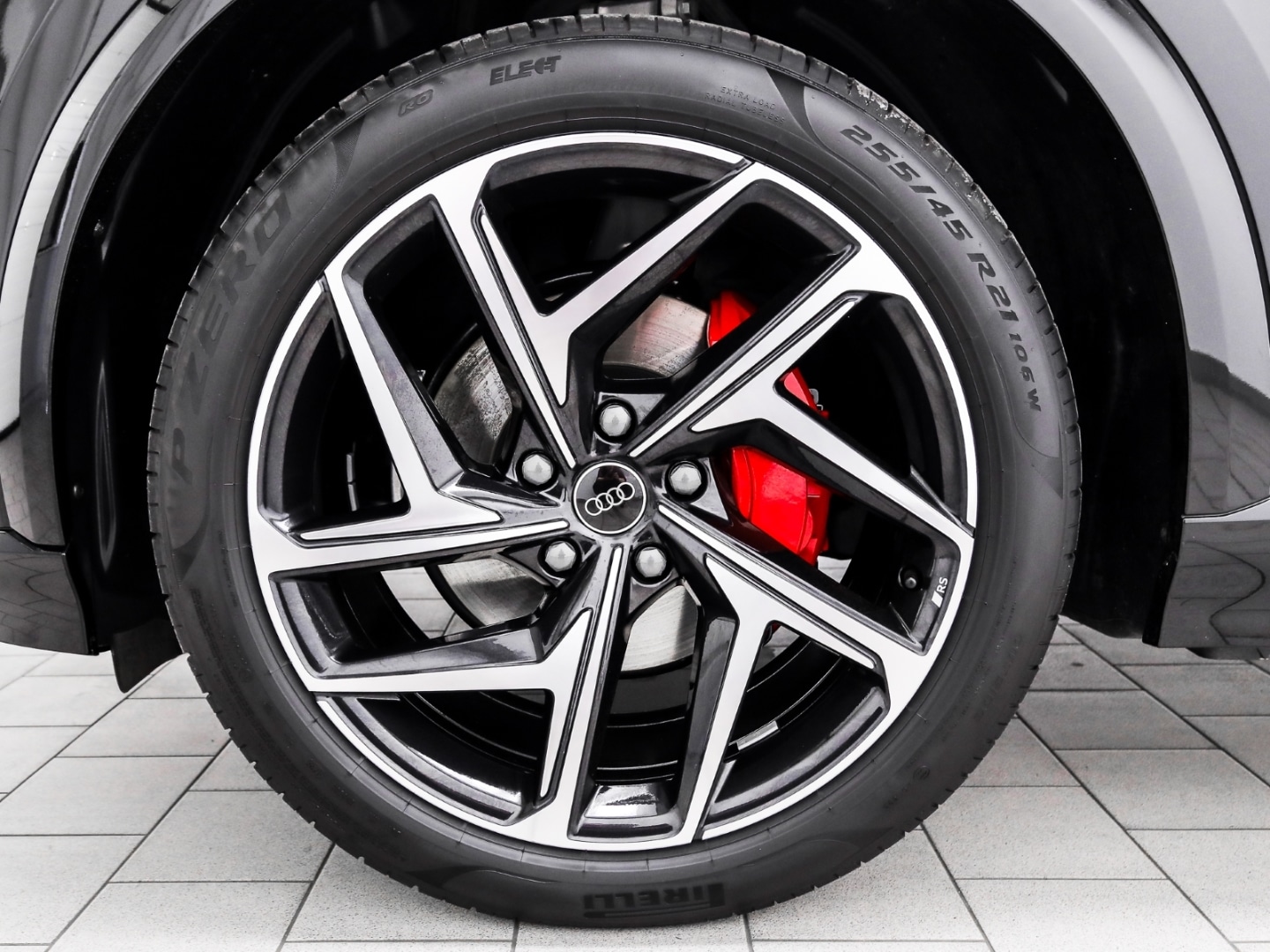 Bild über Audi Q6 Sportback e-tron e-tron performance - für weitere Informationen kontaktieren Sie den Audi Partner