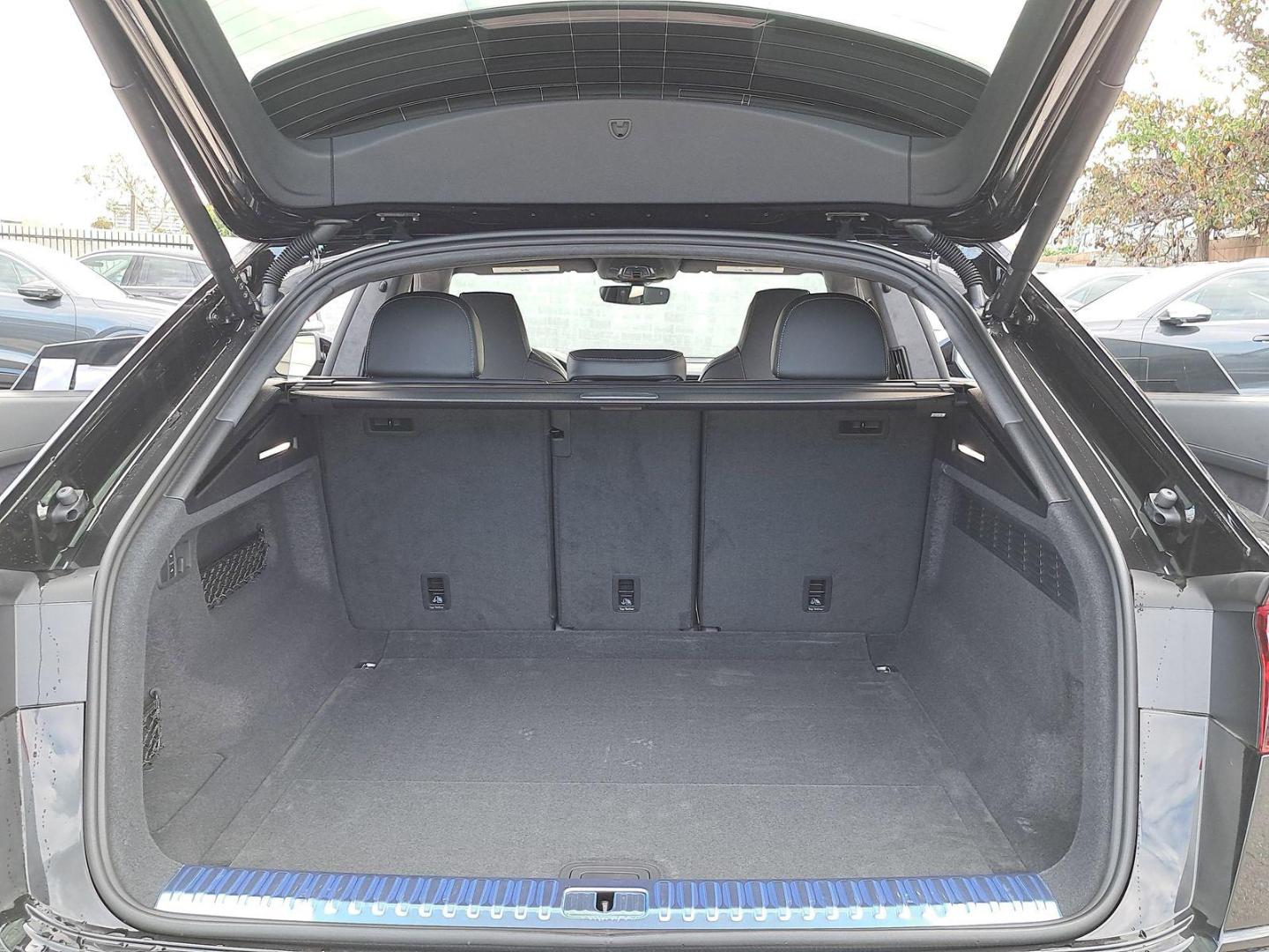 2026 Audi SQ8 Prestige - Photo 12