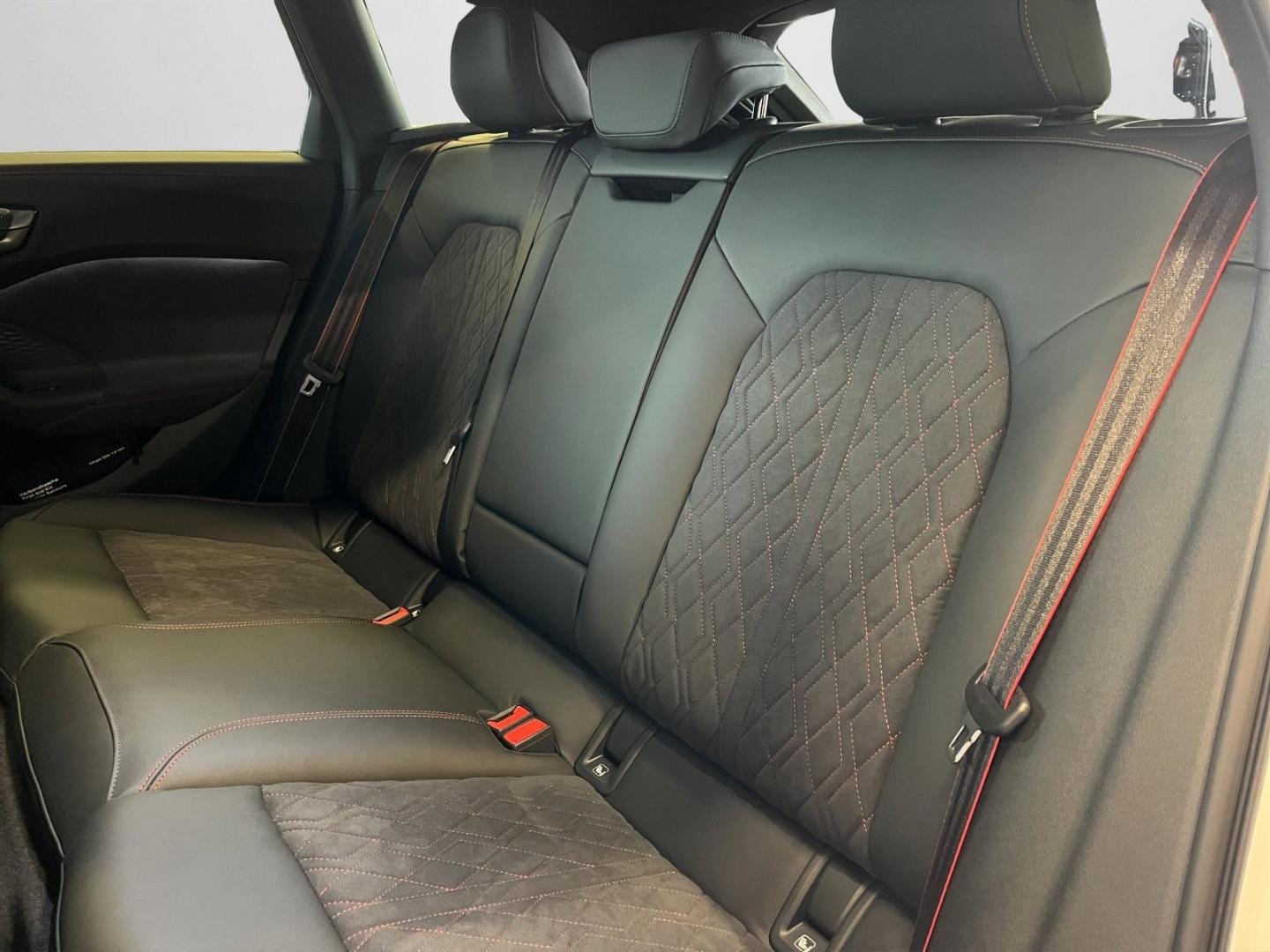 Bild über Audi S5 Avant edition one TFSI 270 kW S tronic - für weitere Informationen kontaktieren Sie den Audi Partner