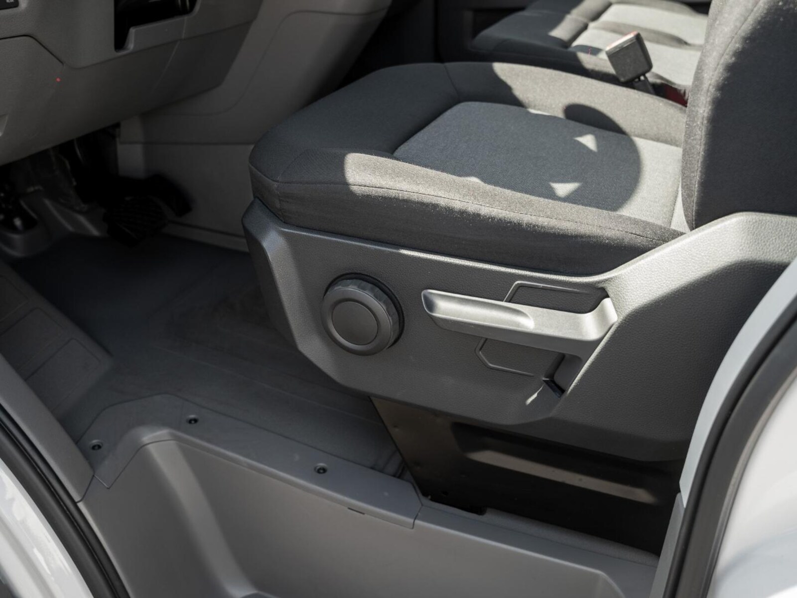 Volkswagen Crafter Kasten mittlerer Radstand – Bild 25