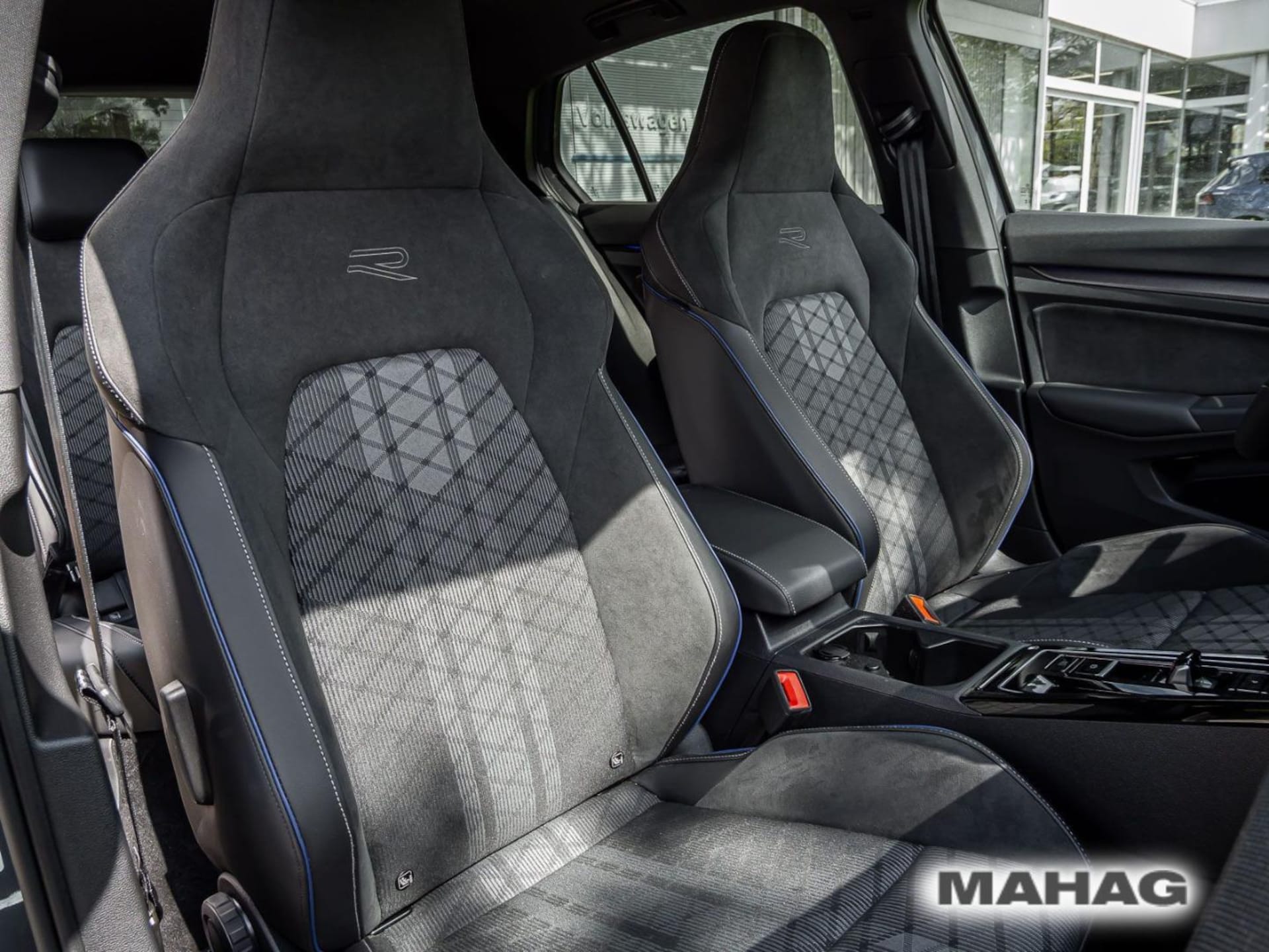 Volkswagen Golf R-Line