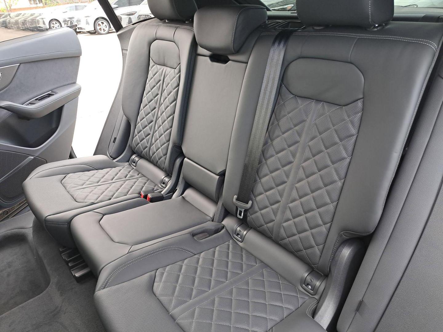 2026 Audi SQ8 Prestige - Photo 14
