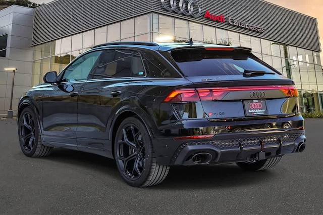 2026 Audi RS Q8 SUV performance