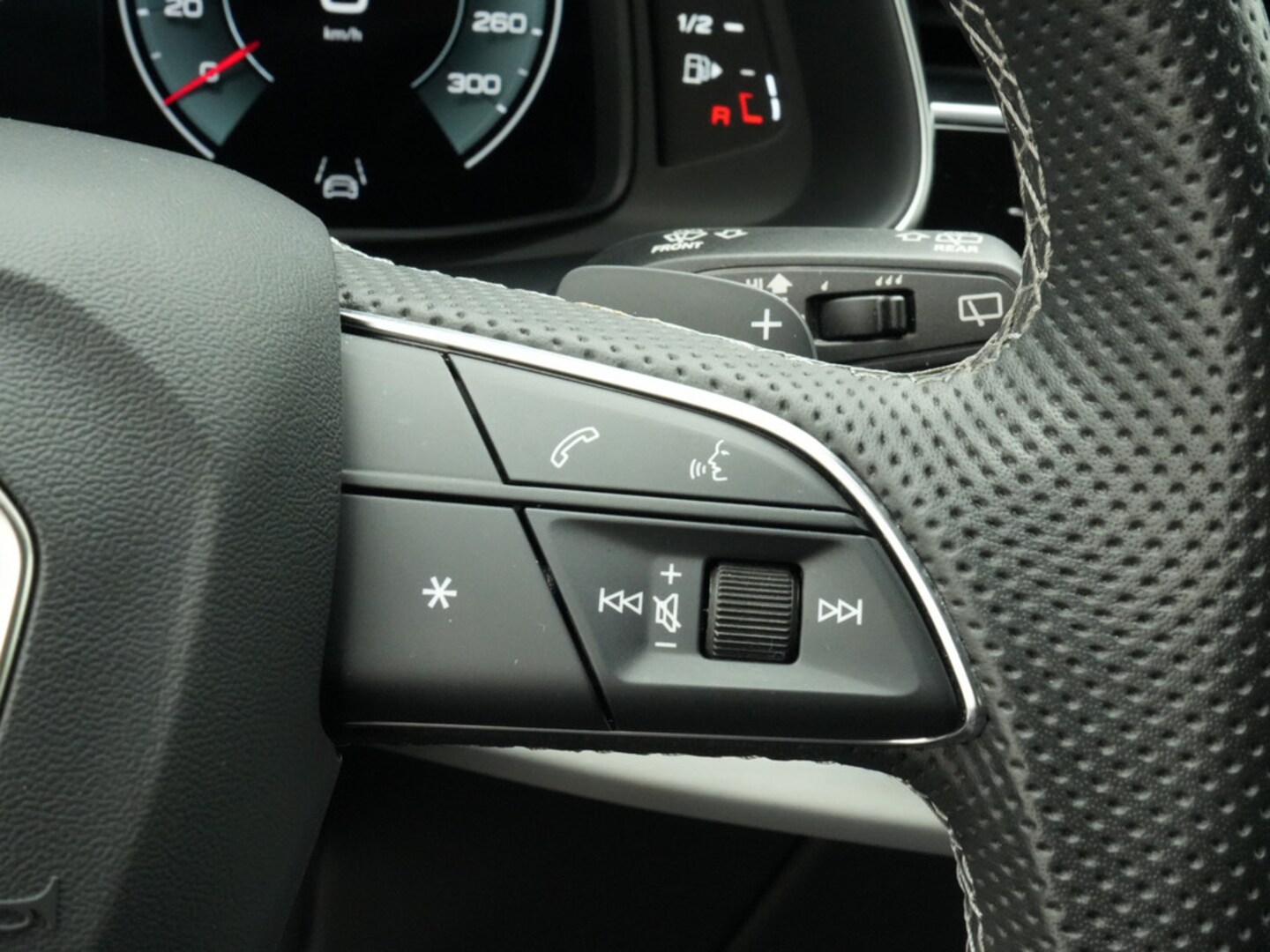 Bild über Audi Q7 competition plus 50 TDI quattro tiptronic - für weitere Informationen kontaktieren Sie den Audi Partner