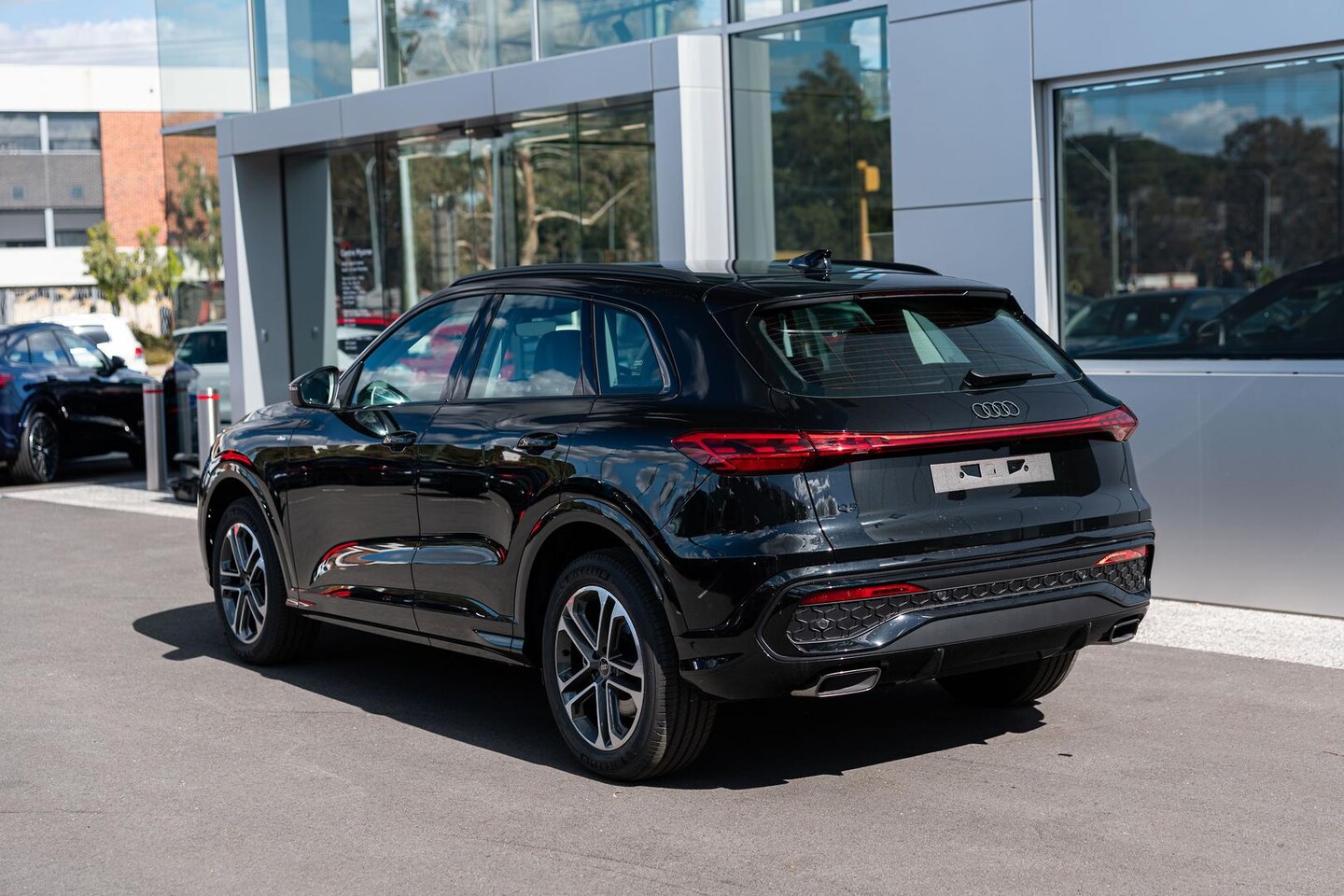 Image about Audi Q5 SUV TFSI S tronic