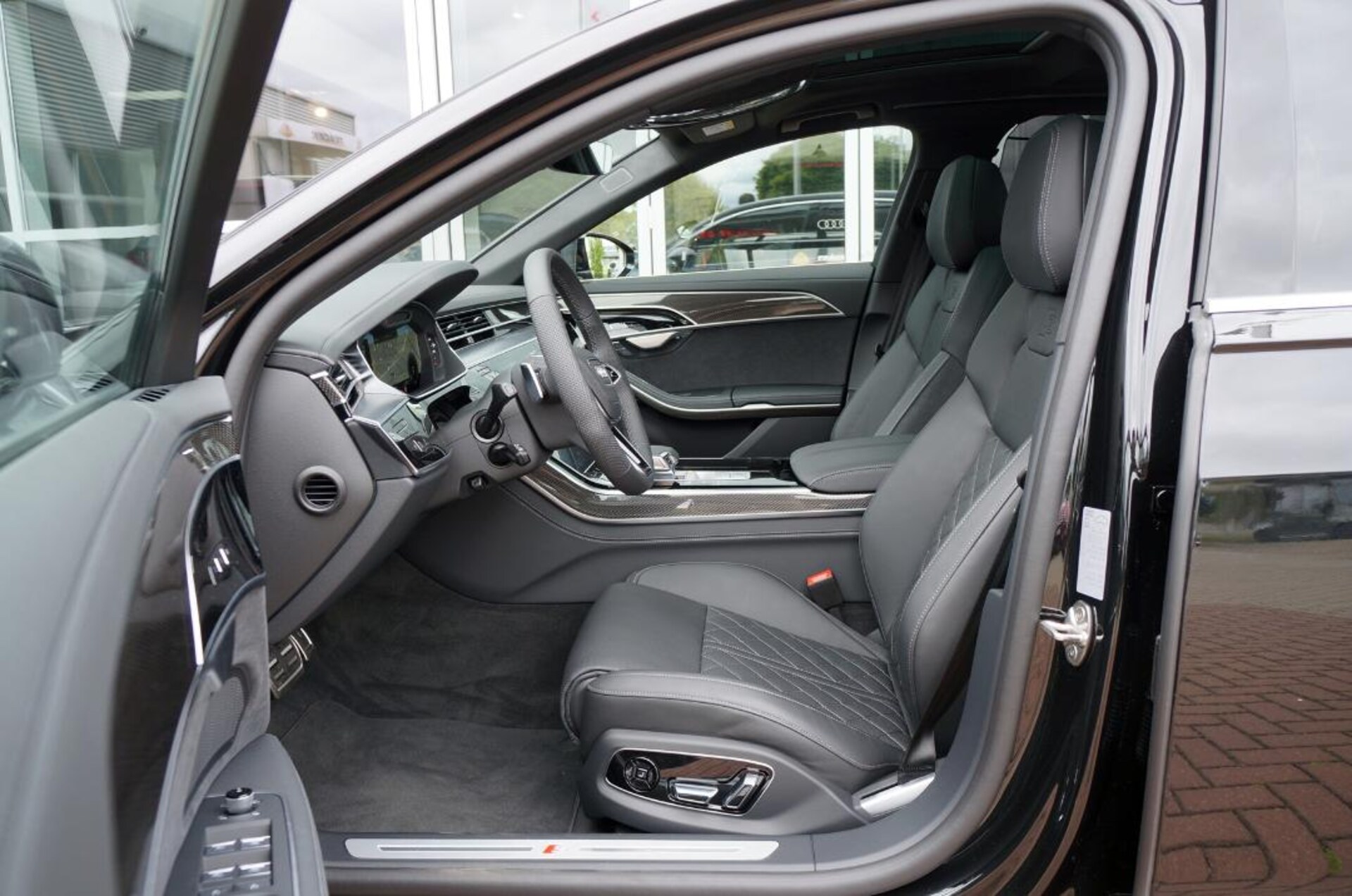 Audi A8 L TFSI e