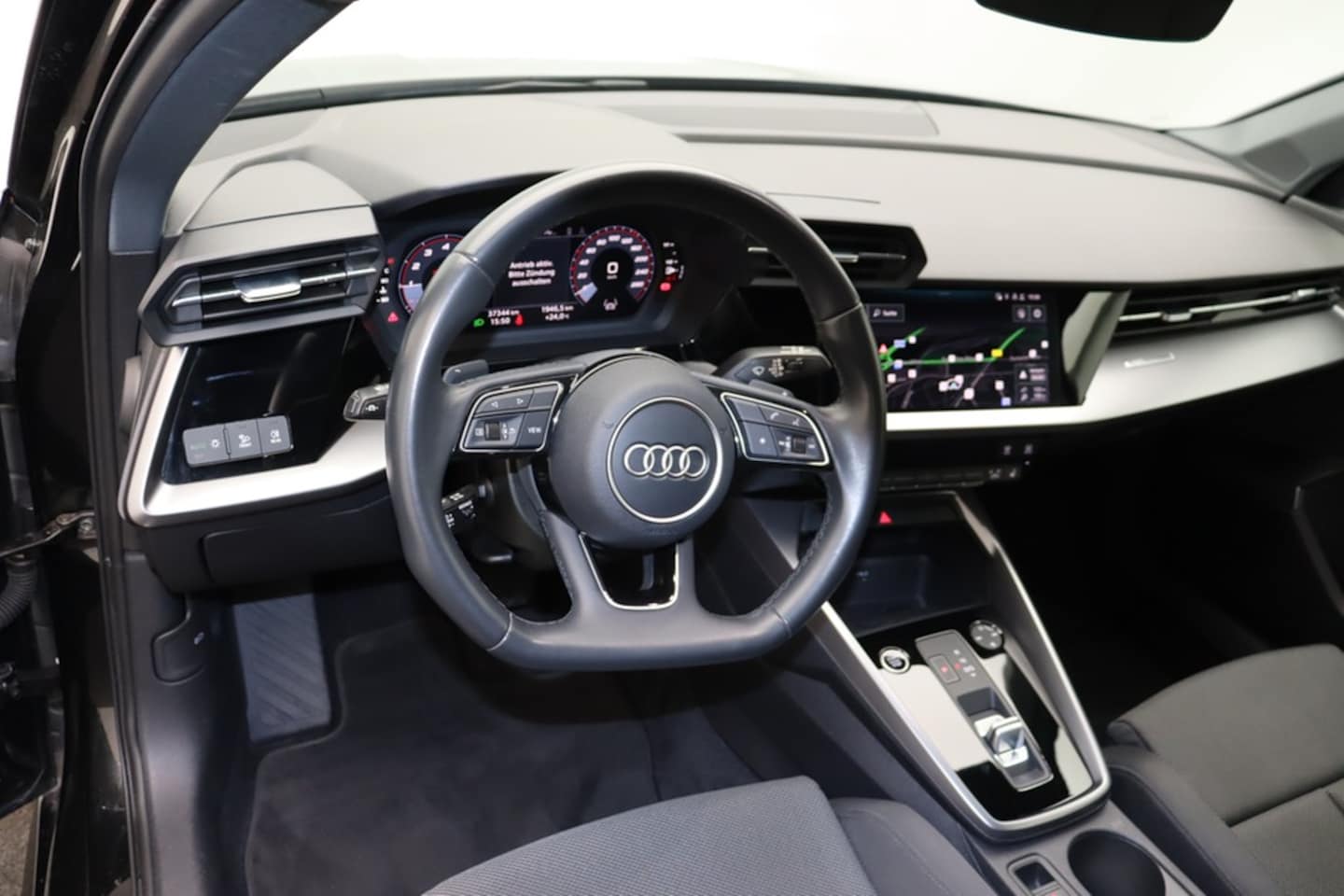 Bild über Audi A3 Sportback S line 30 TFSI S tronic - für weitere Informationen kontaktieren Sie den Audi Partner