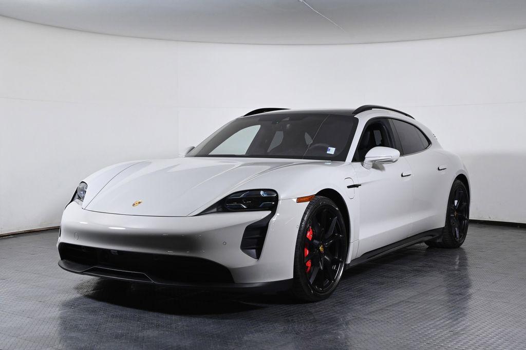 2024 Porsche Taycan GTS Sport Turismo's photo