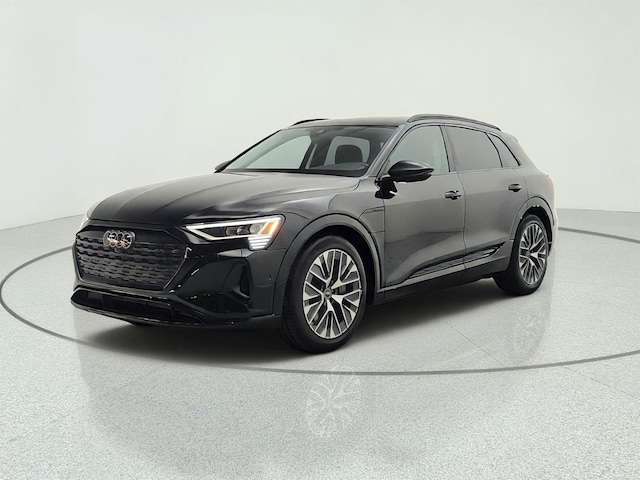 Photo of 2024 Audi Q8 e-tron