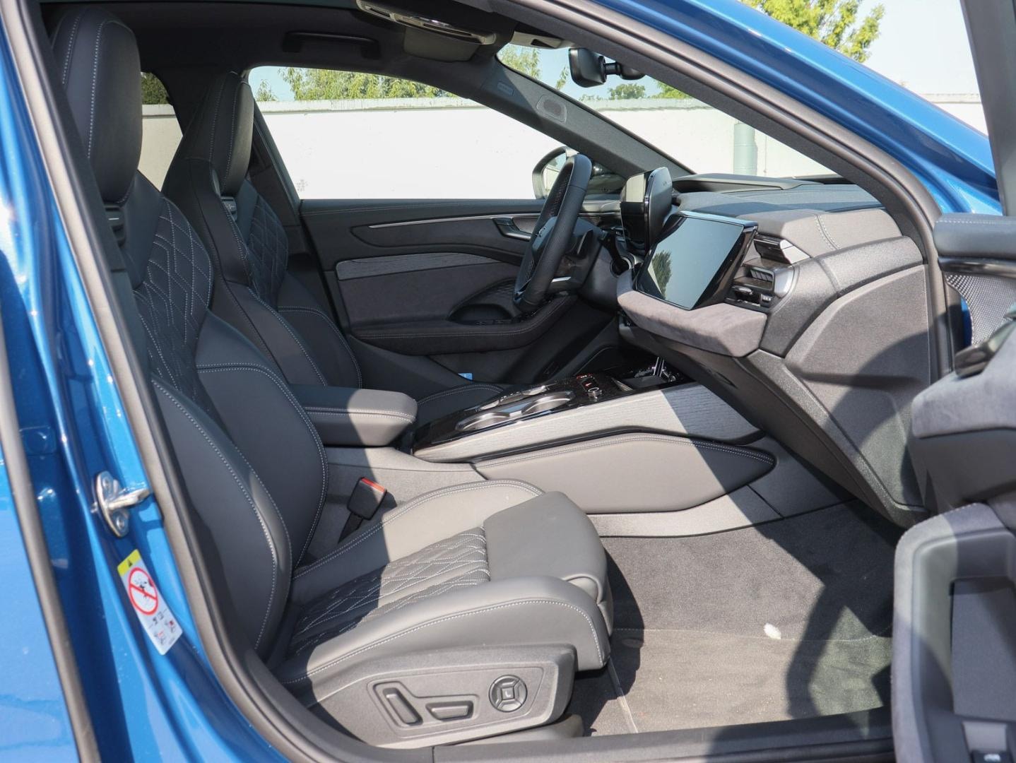Bild über Audi A6 Avant e-hybrid e-hybrid quattro 270 kW S tronic - für weitere Informationen kontaktieren Sie den Audi Partner