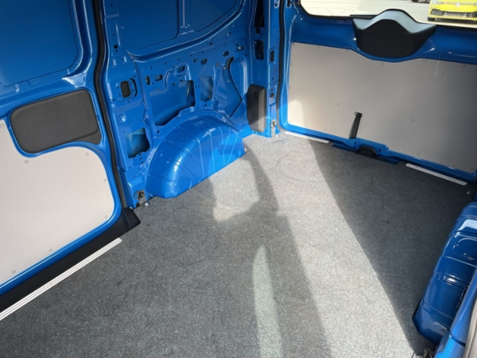 Volkswagen Transporter Kasten kurzer Radstand – Bild 11