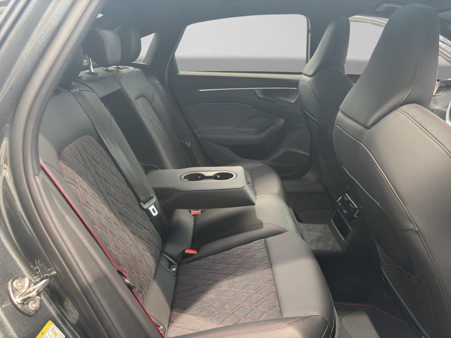 Bild über Audi A6 Limousine TFSI quattro 270 kW S tronic - für weitere Informationen kontaktieren Sie den Audi Partner