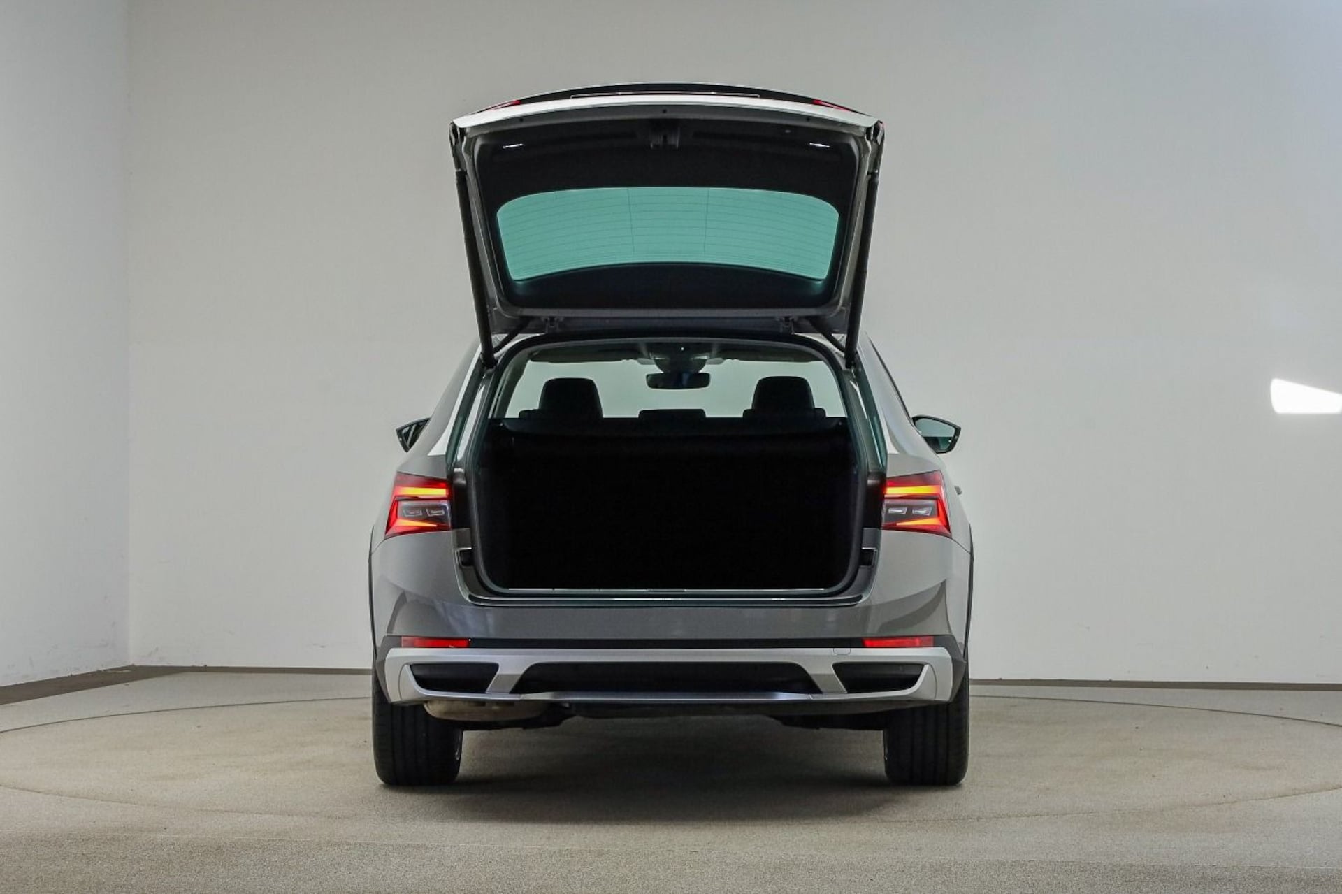Skoda Superb Combi Scout