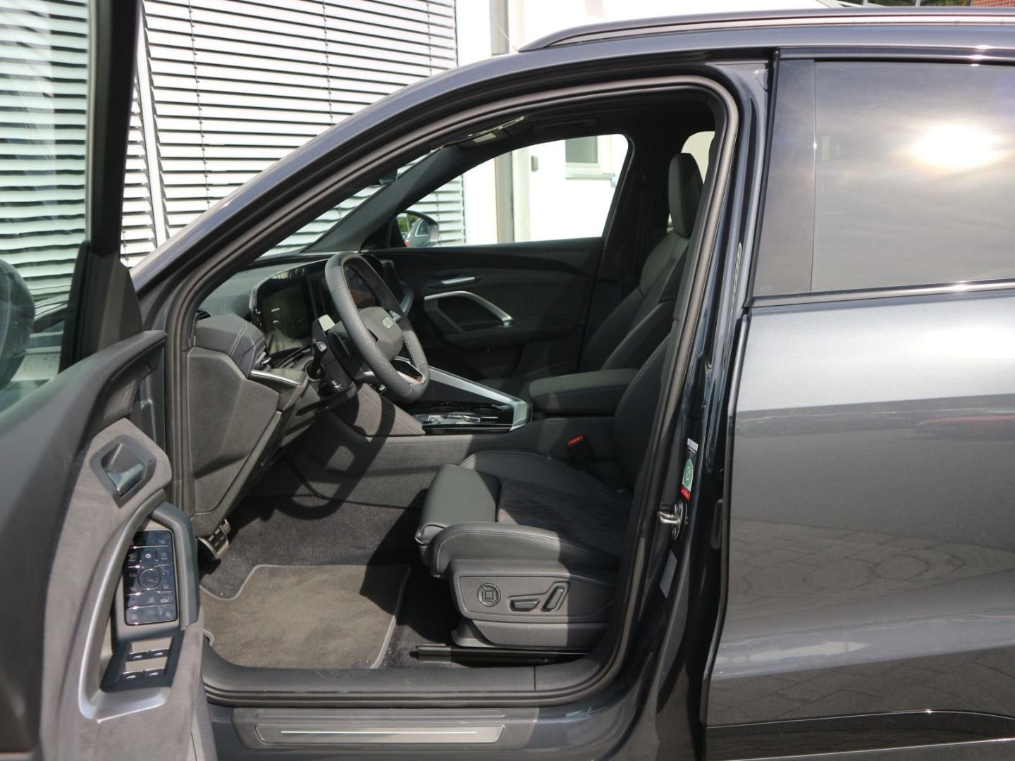 Bild über Audi Q5 SUV TDI quattro 150 kW S tronic - für weitere Informationen kontaktieren Sie den Audi Partner