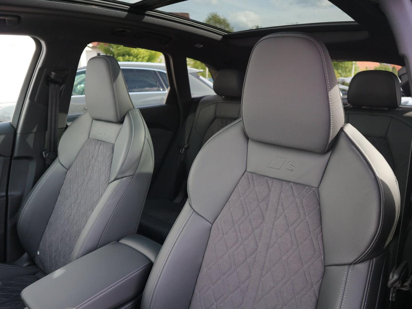 Bild über Audi Q5 SUV TDI quattro 150 kW S tronic - für weitere Informationen kontaktieren Sie den Audi Partner