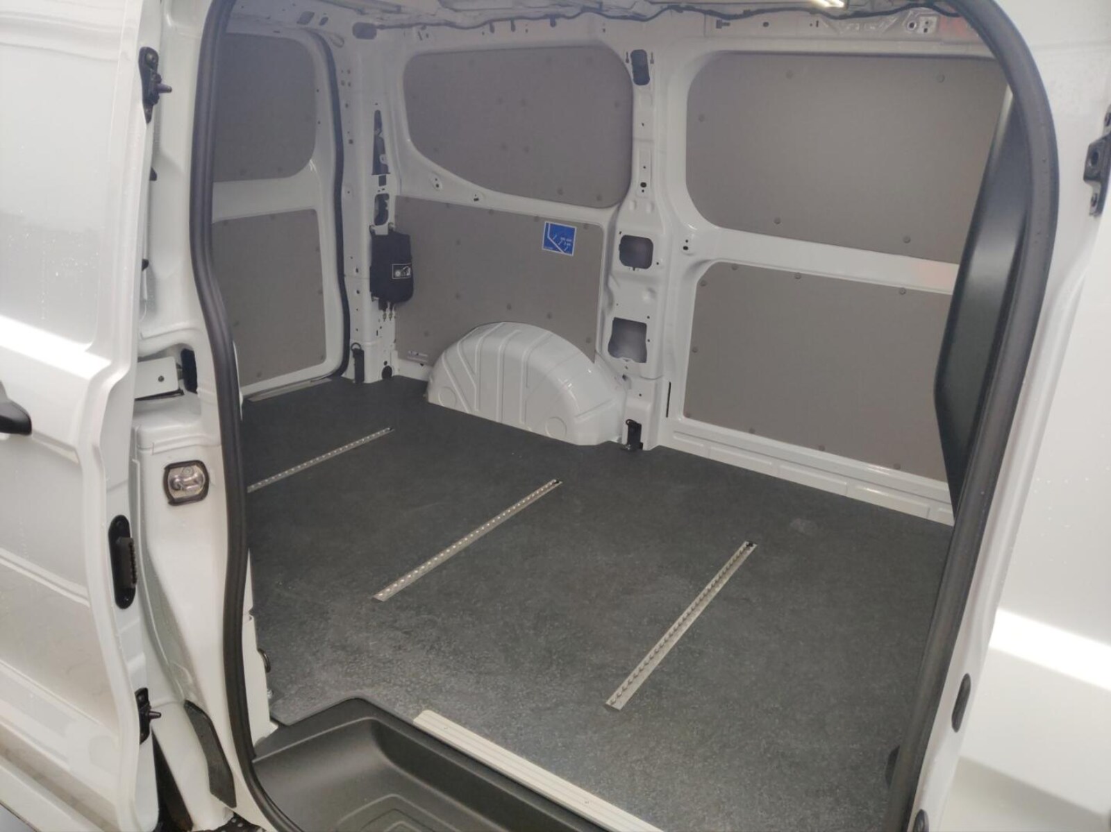 Volkswagen Transporter Kasten kurzer Radstand – Bild 11