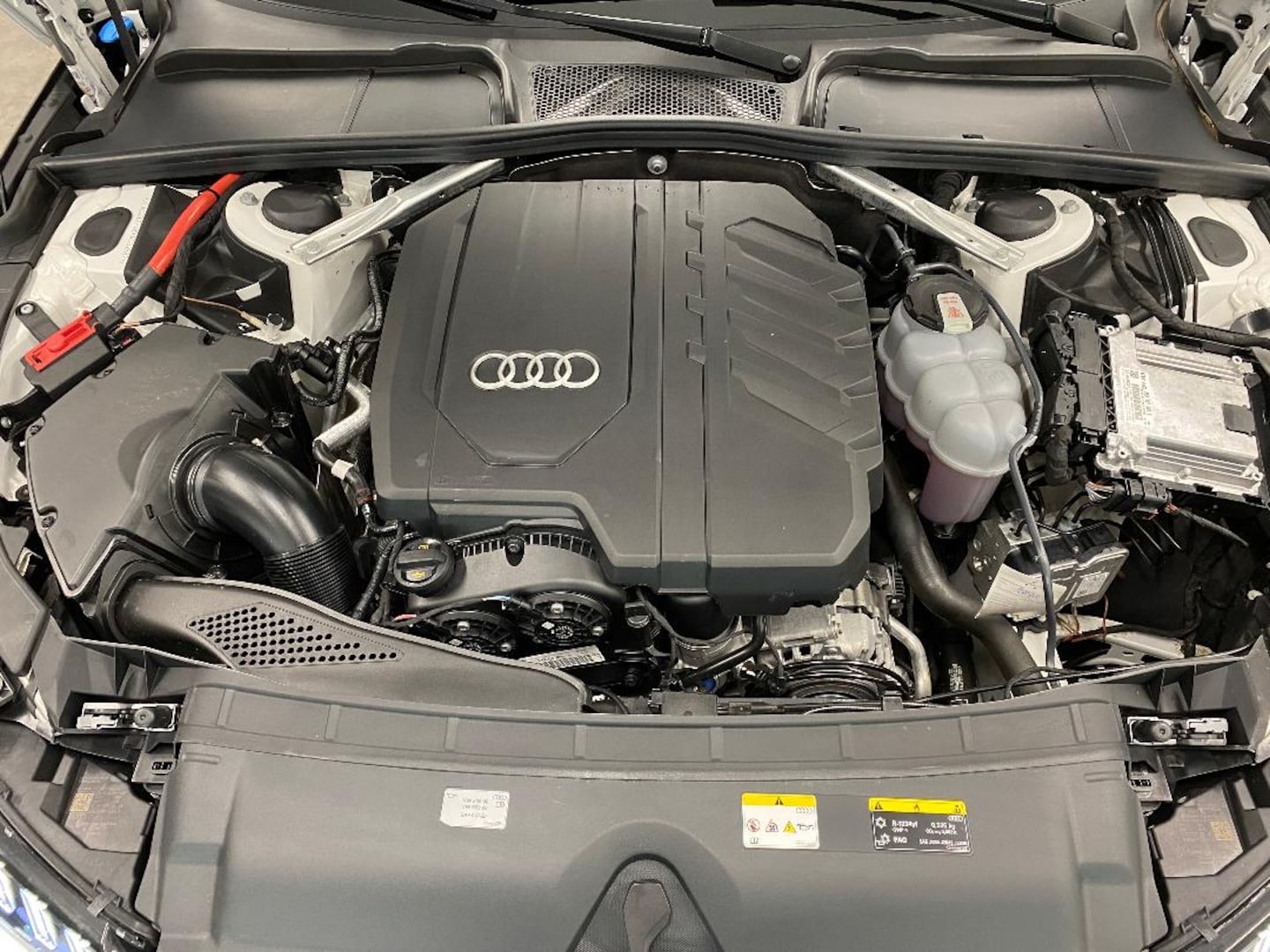 Bild über Audi A4 Avant advanced 40 TFSI S tronic - für weitere Informationen kontaktieren Sie den Audi Partner