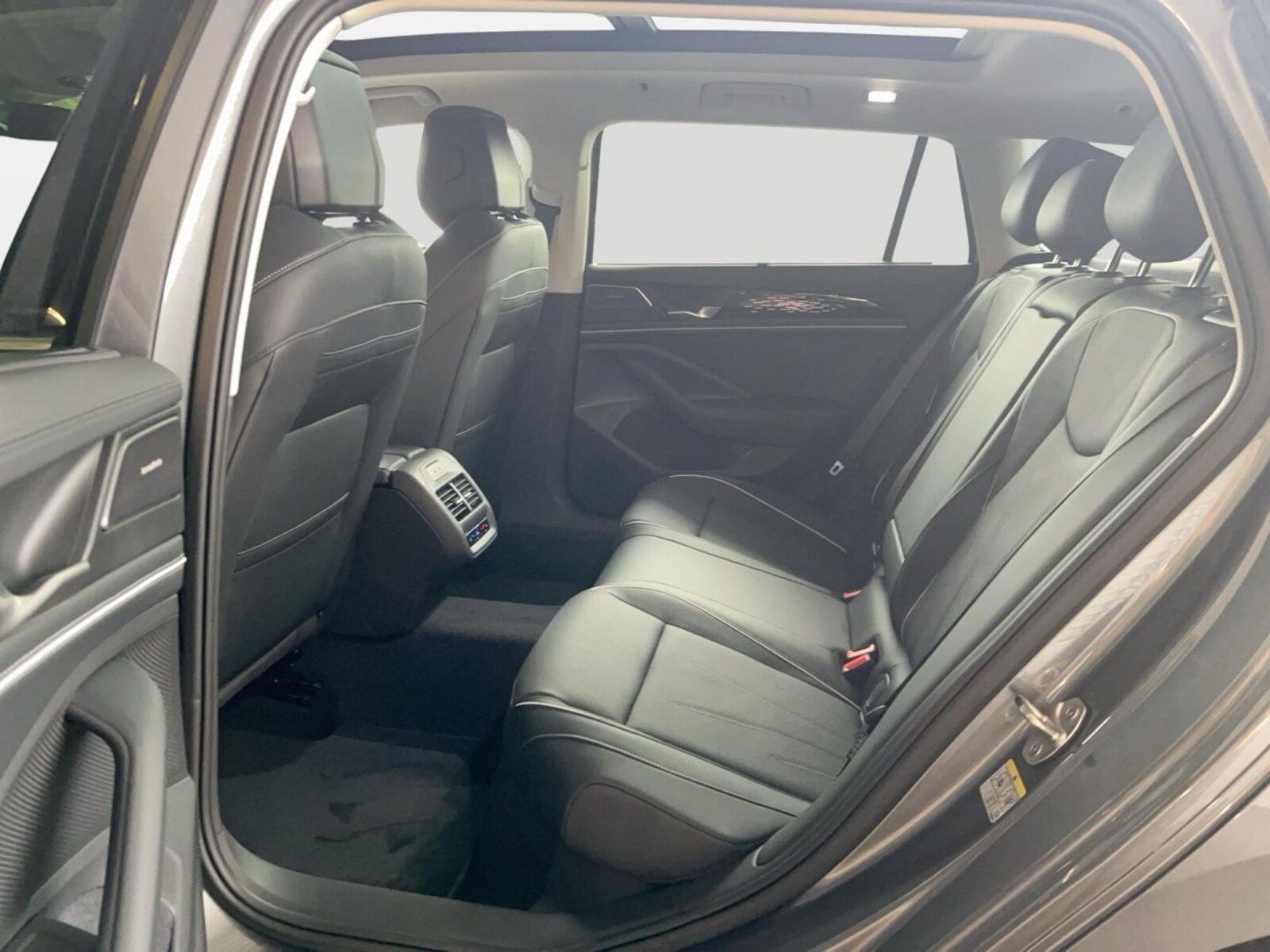 Volkswagen Passat – Bild 11
