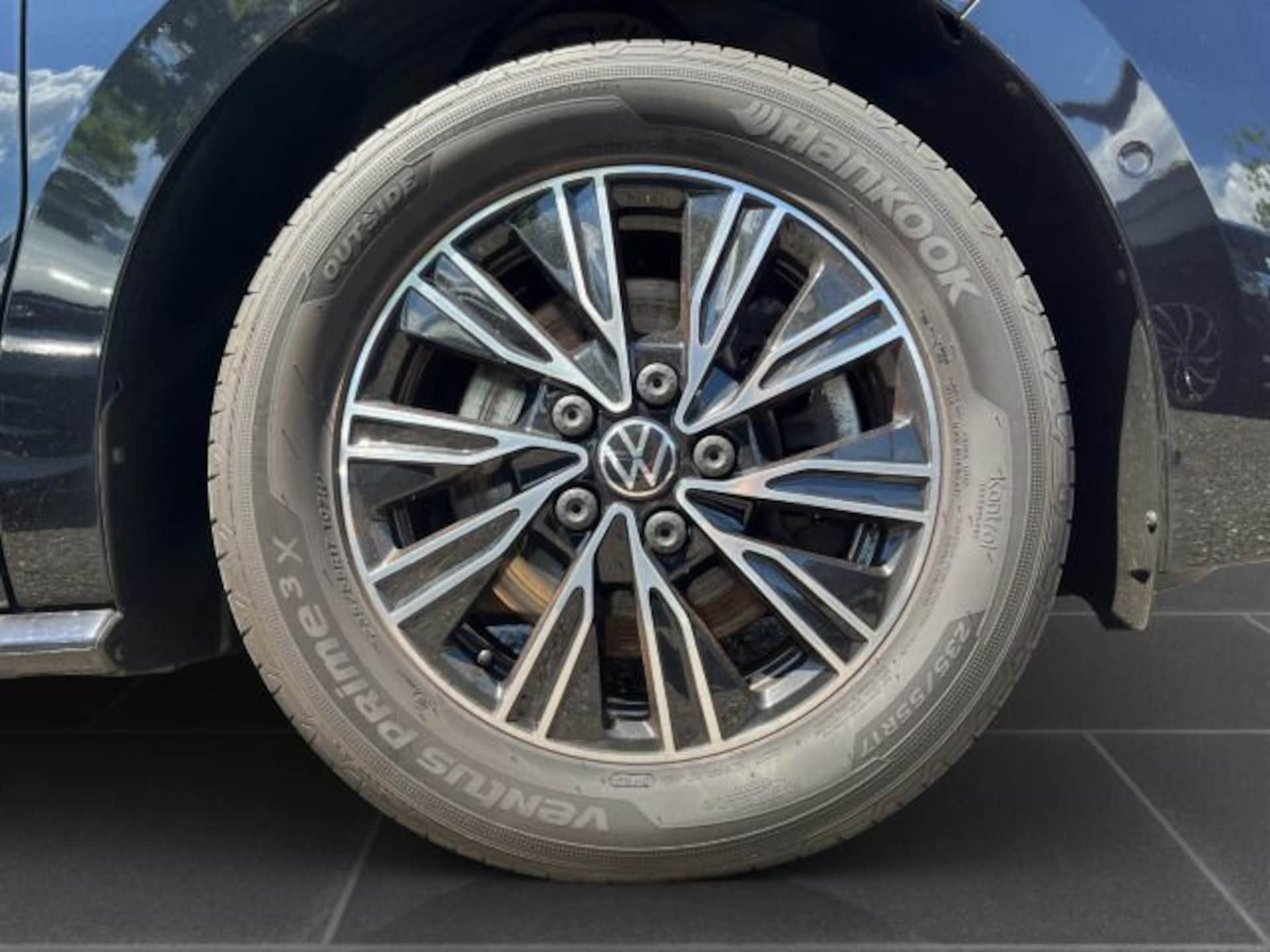 Volkswagen Multivan Langversion Basis-Modell
