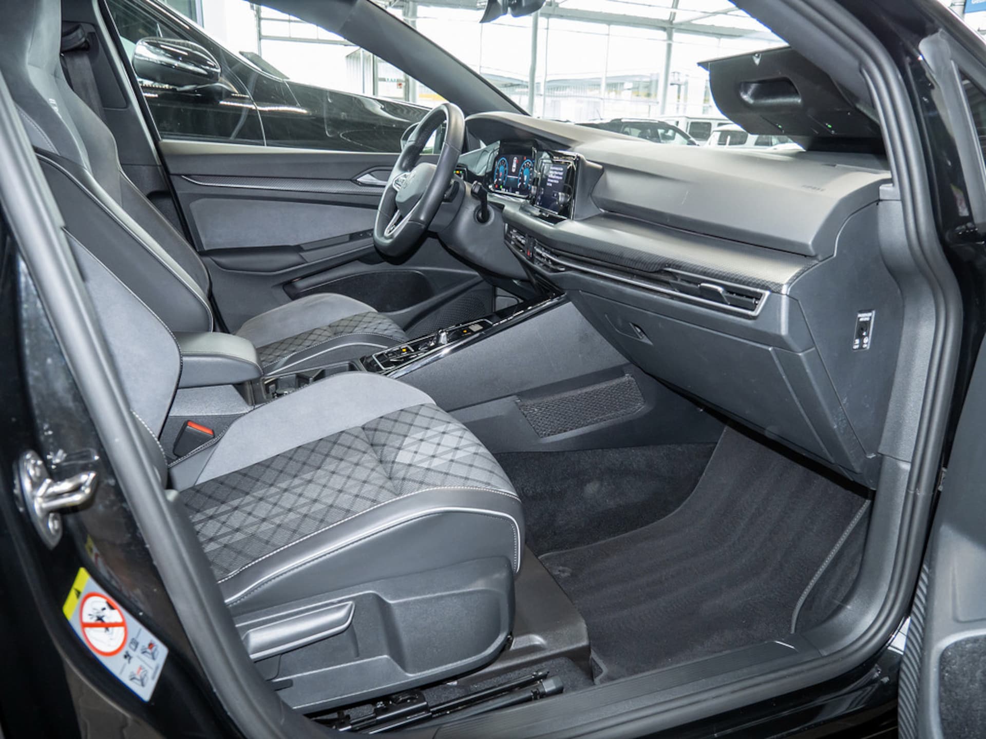 Volkswagen Golf R-Line