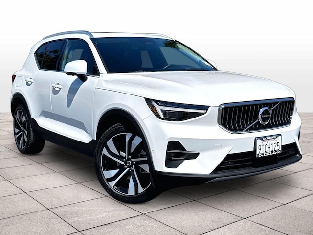 2025 Volvo XC40