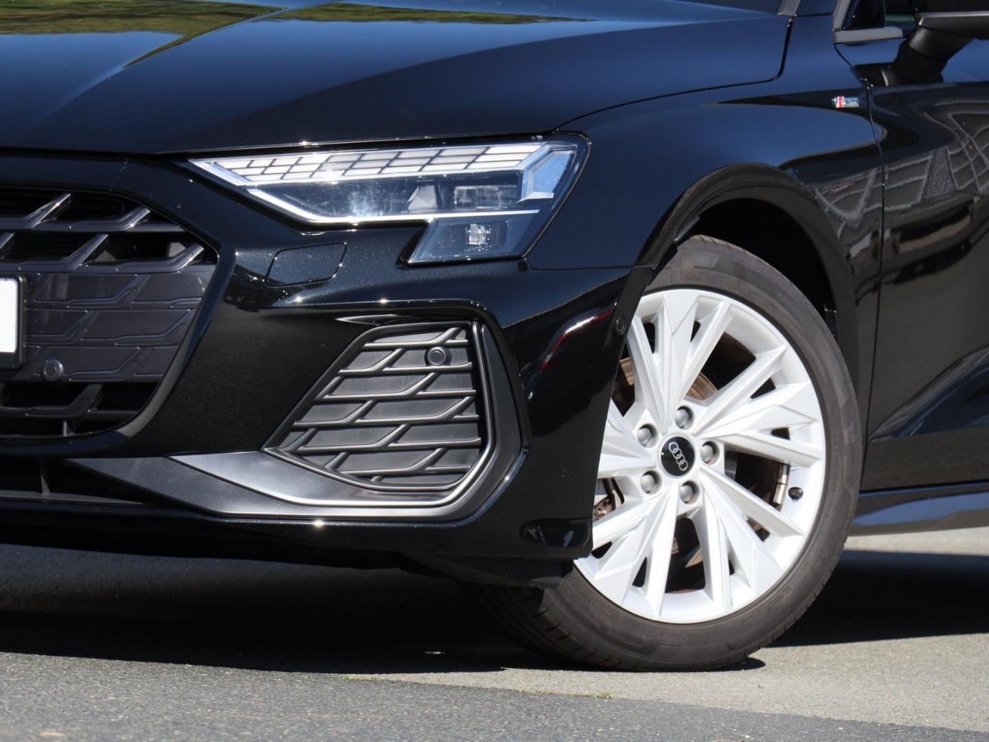 Bild über Audi A3 Sportback S line 35 TFSI S tronic - für weitere Informationen kontaktieren Sie den Audi Partner