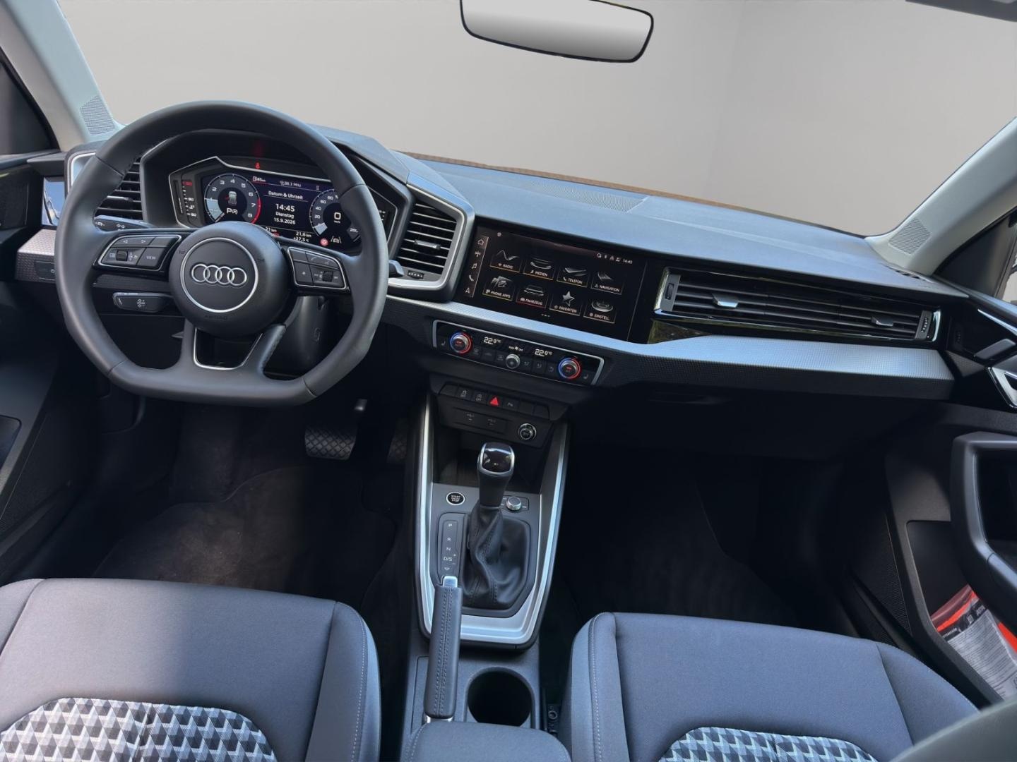 Bild über Audi A1 Sportback S line 30 TFSI S tronic - für weitere Informationen kontaktieren Sie den Audi Partner