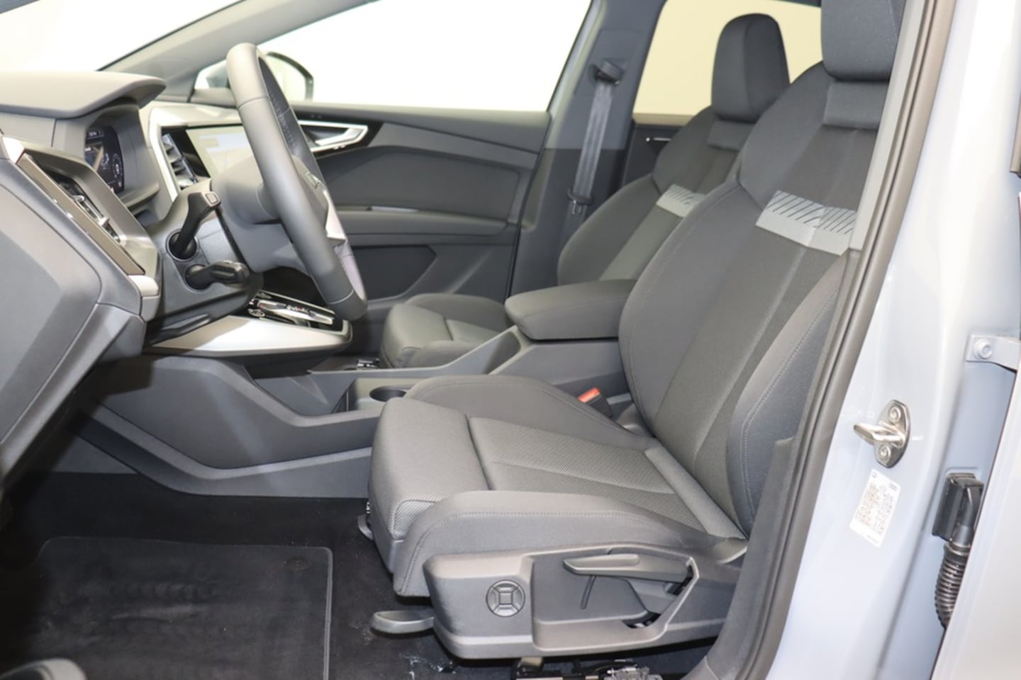Bild über Audi Q4 e-tron 45 e-tron - für weitere Informationen kontaktieren Sie den Audi Partner