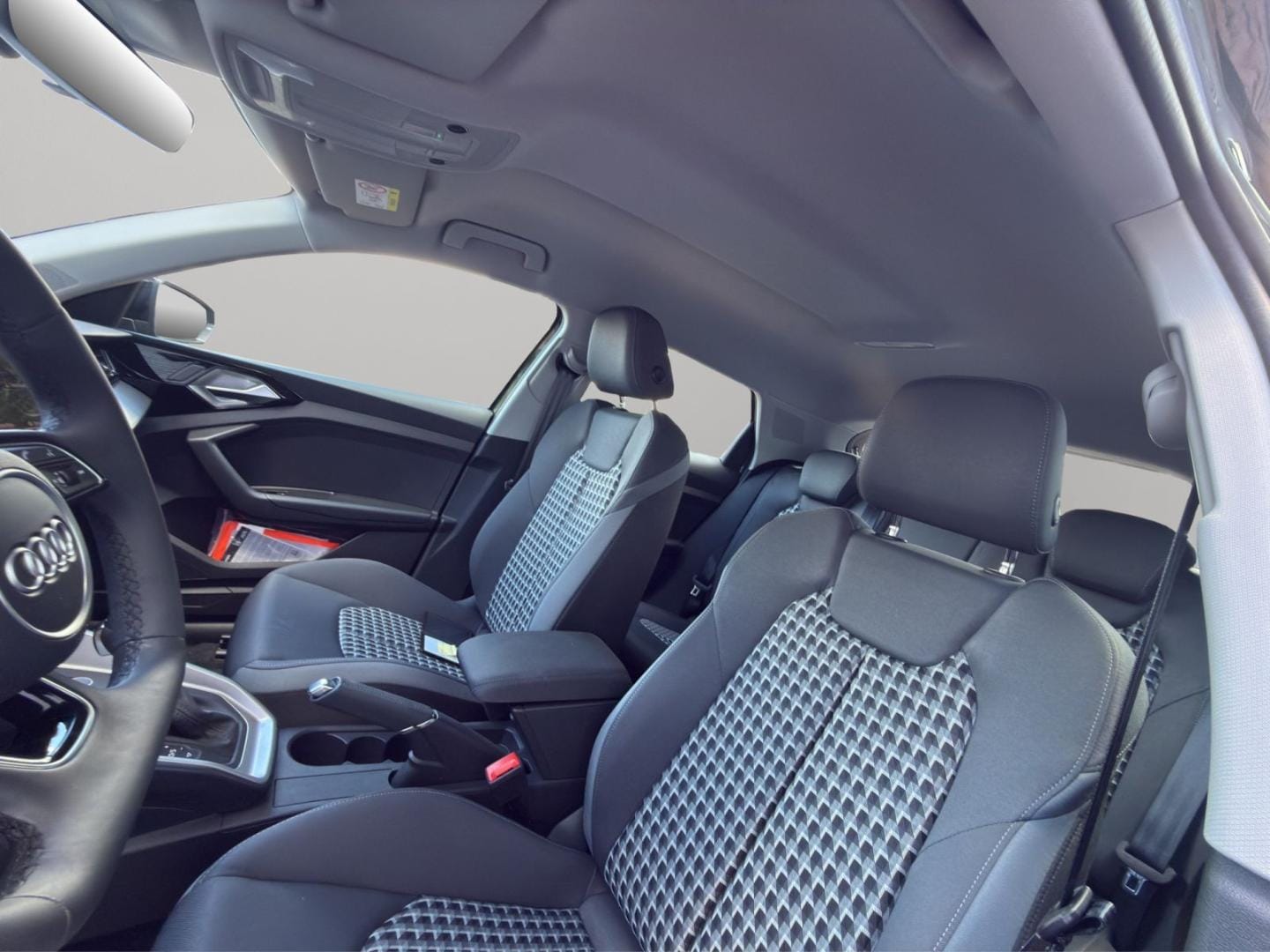 Bild über Audi A1 Sportback S line 30 TFSI S tronic - für weitere Informationen kontaktieren Sie den Audi Partner