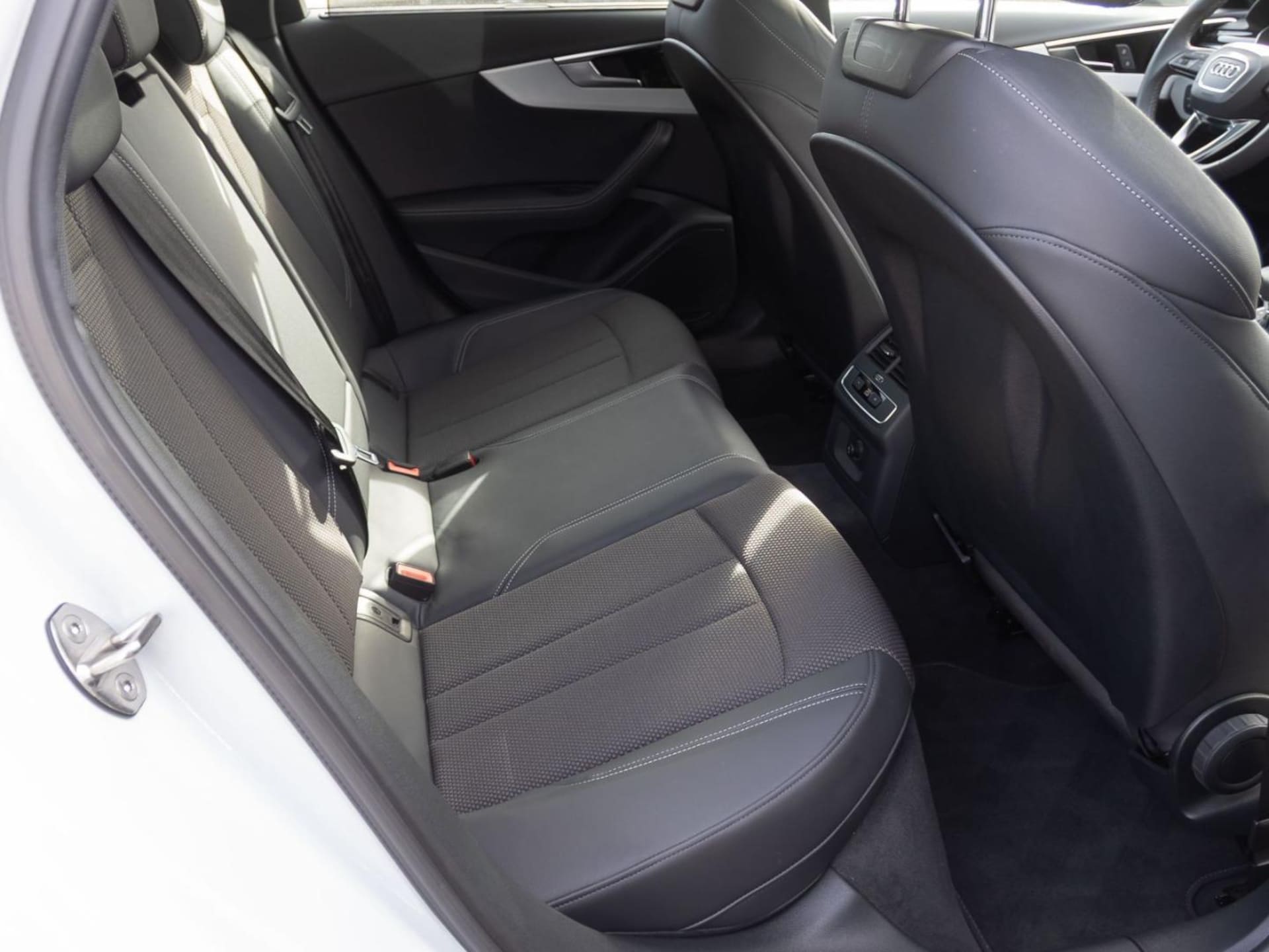 Audi A4 Avant S line