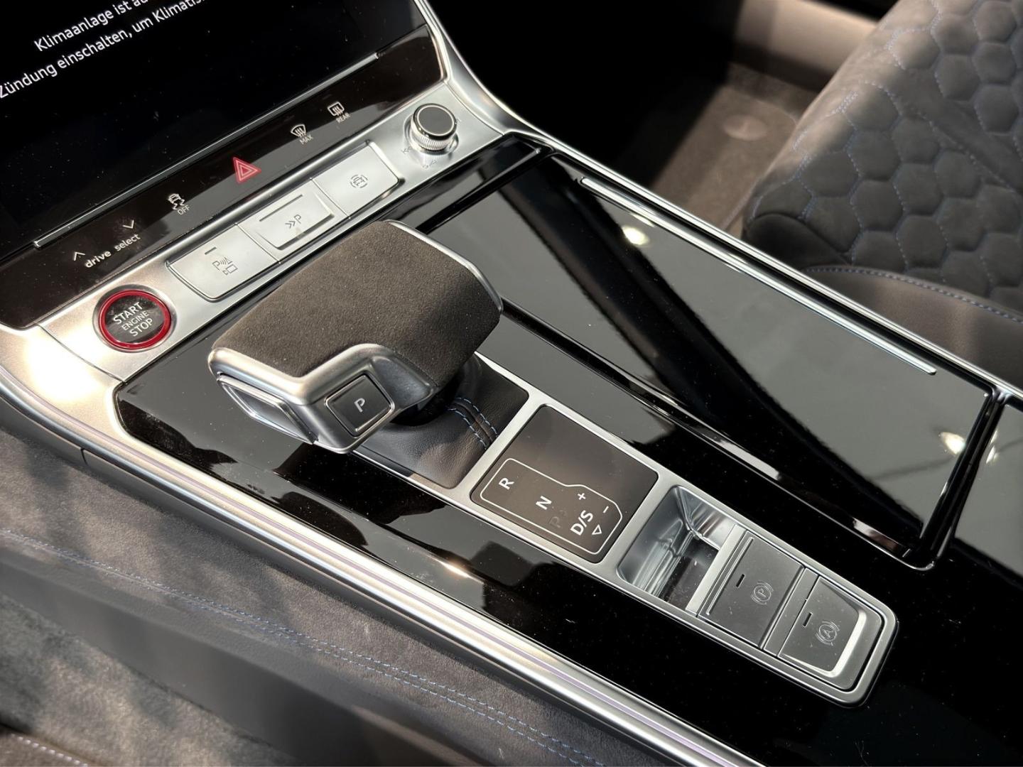 Image about Audi RS 6 Avant performance quattro tiptronic