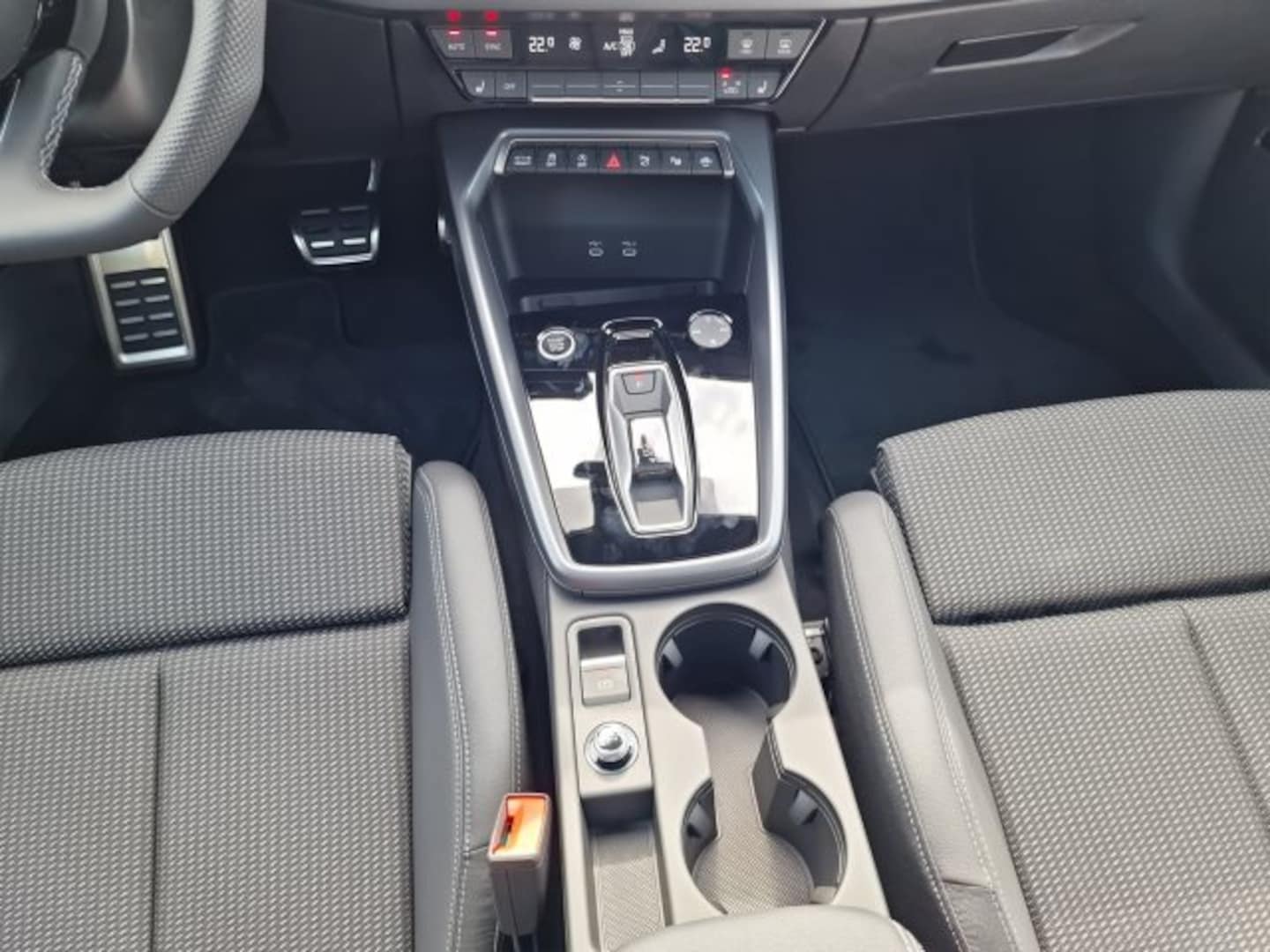 Bild über Audi A3 Sportback S line 35 TFSI S tronic - für weitere Informationen kontaktieren Sie den Audi Partner