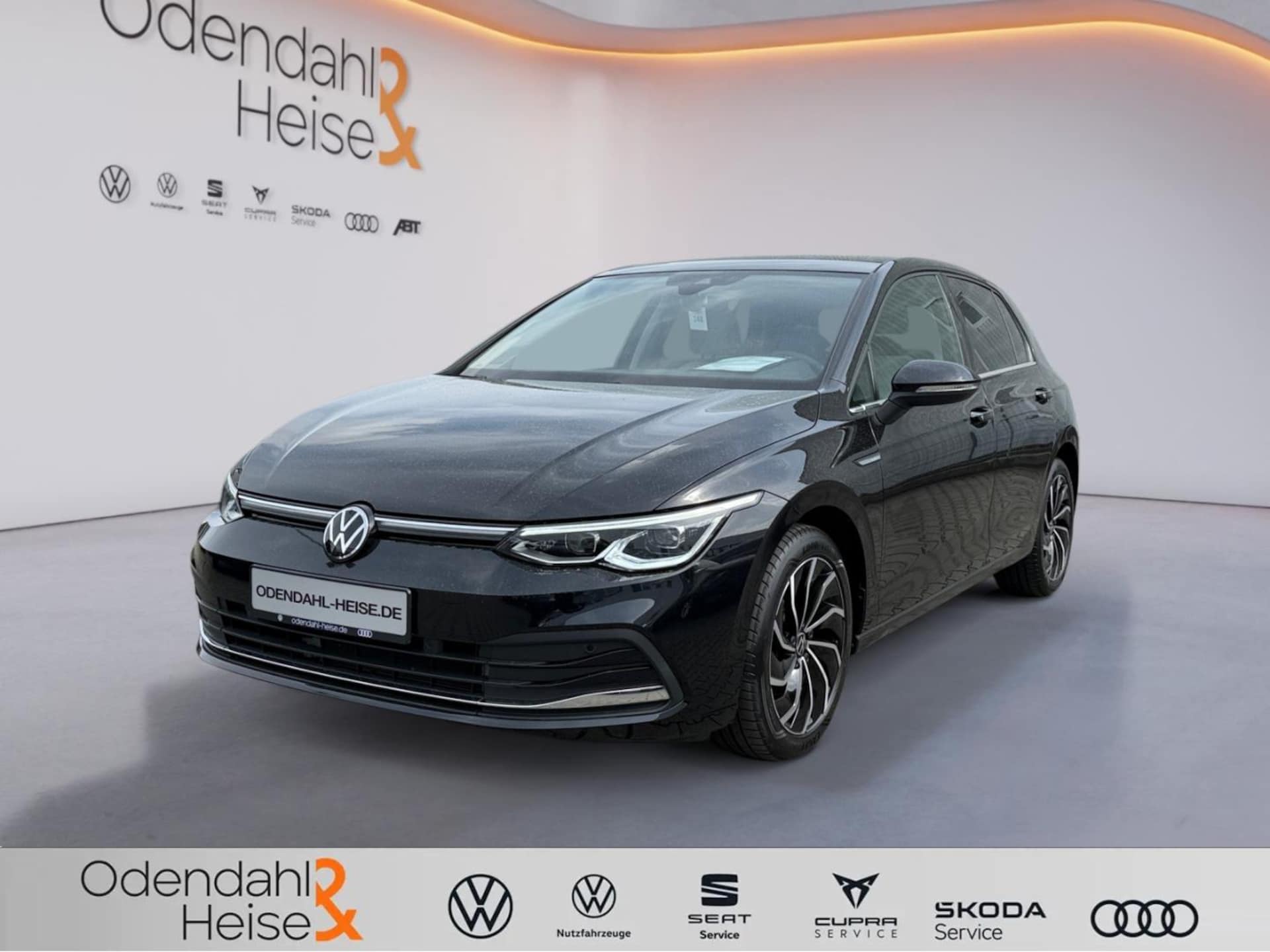 Volkswagen Golf 2023 — Golf Style 1,5 l eTSI OPF DSG MATRIX/ NAVI / SHZ/ PANO/ ACC