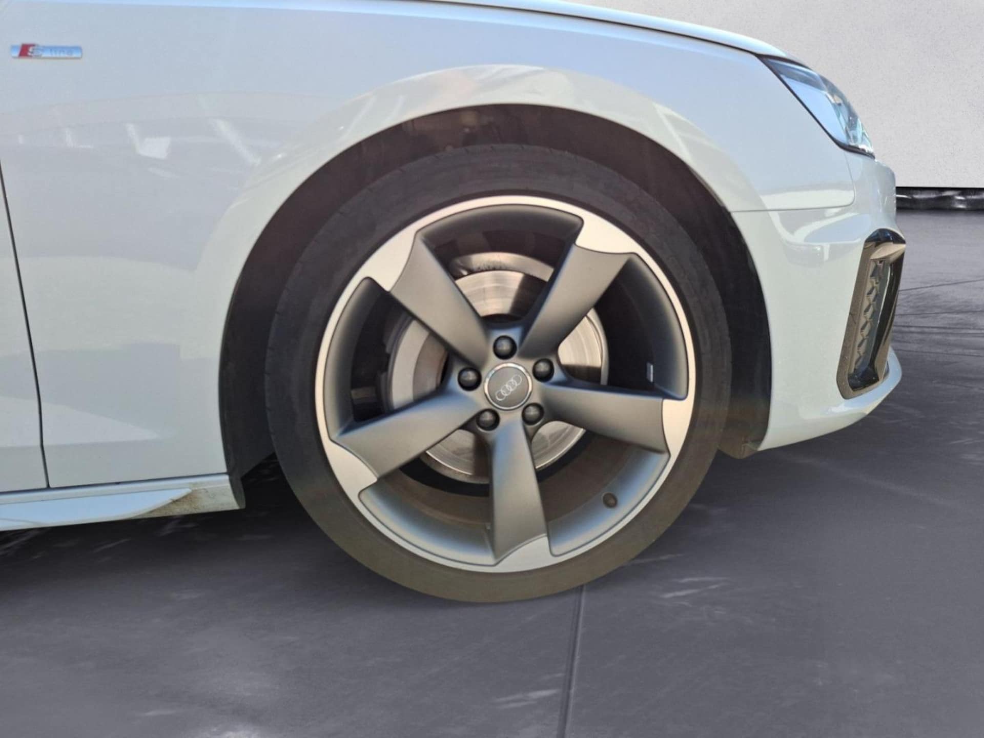 Audi A4 Avant S line