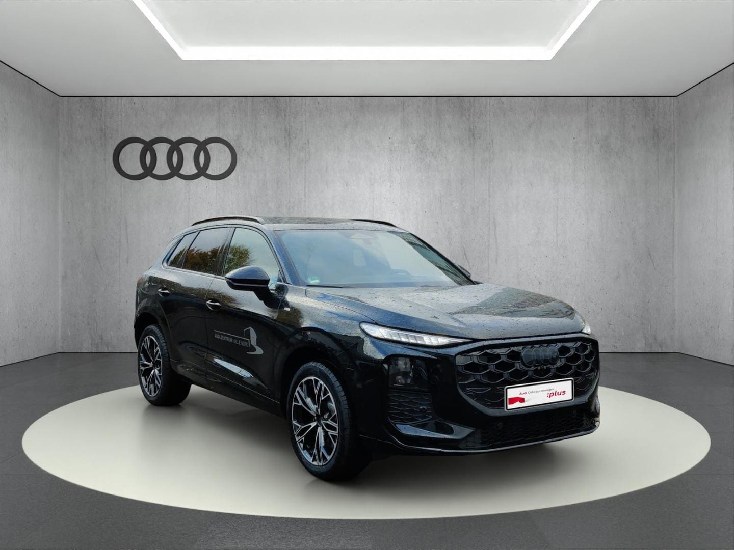 Bild über Audi Q3 SUV TFSI quattro 195 kW S tronic - für weitere Informationen kontaktieren Sie den Audi Partner