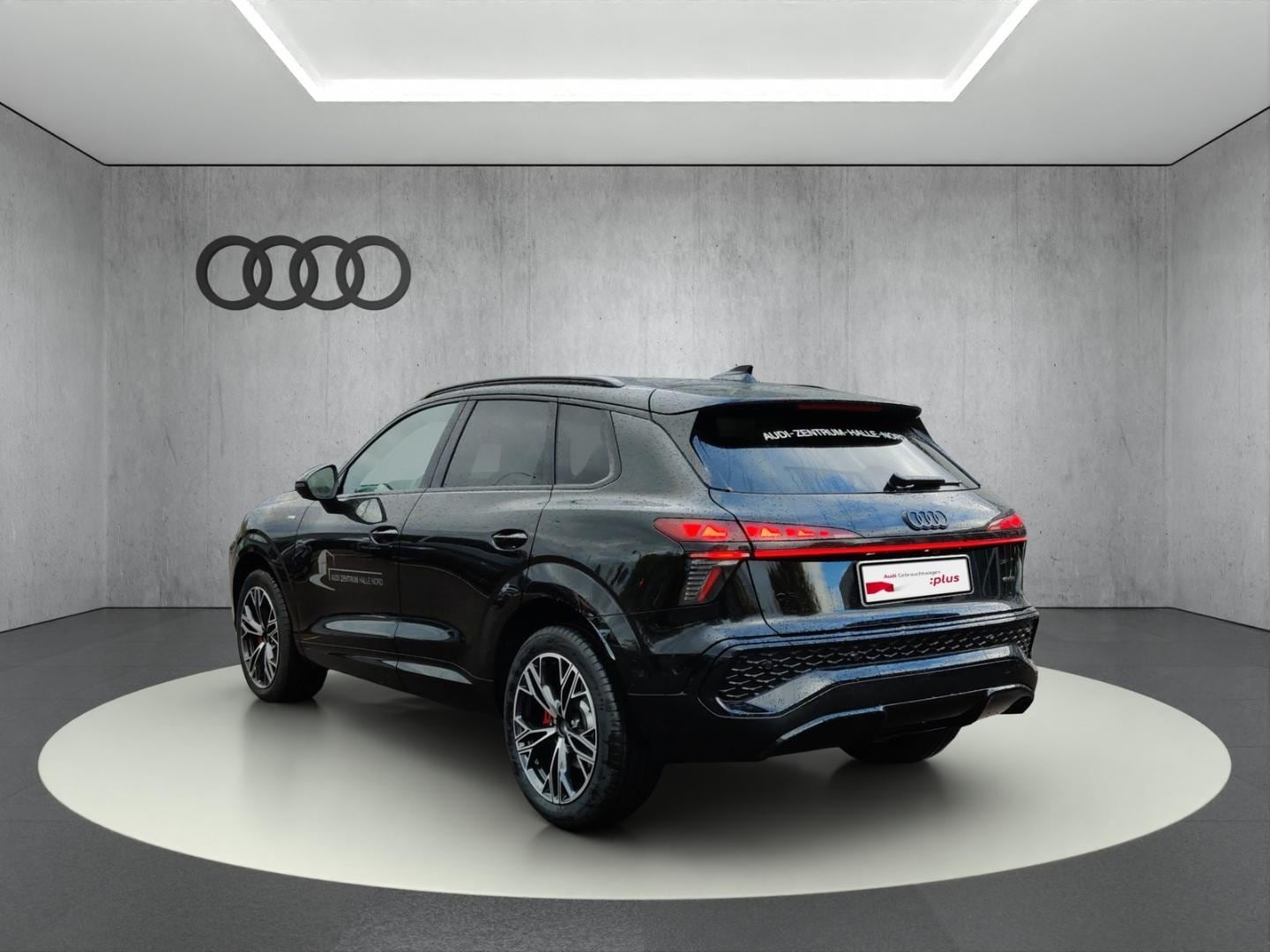 Bild über Audi Q3 SUV TFSI quattro 195 kW S tronic - für weitere Informationen kontaktieren Sie den Audi Partner