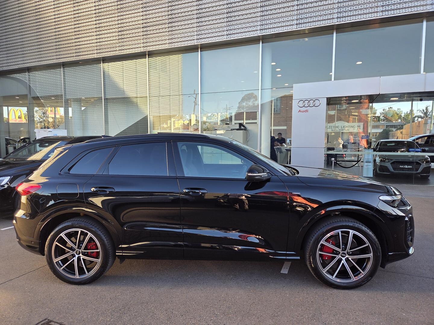 Image about Audi Q5 SUV e-hybrid quattro S tronic