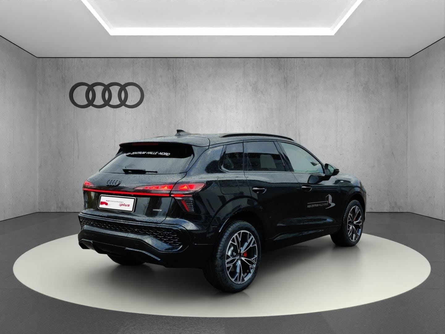 Bild über Audi Q3 SUV TFSI quattro 195 kW S tronic - für weitere Informationen kontaktieren Sie den Audi Partner