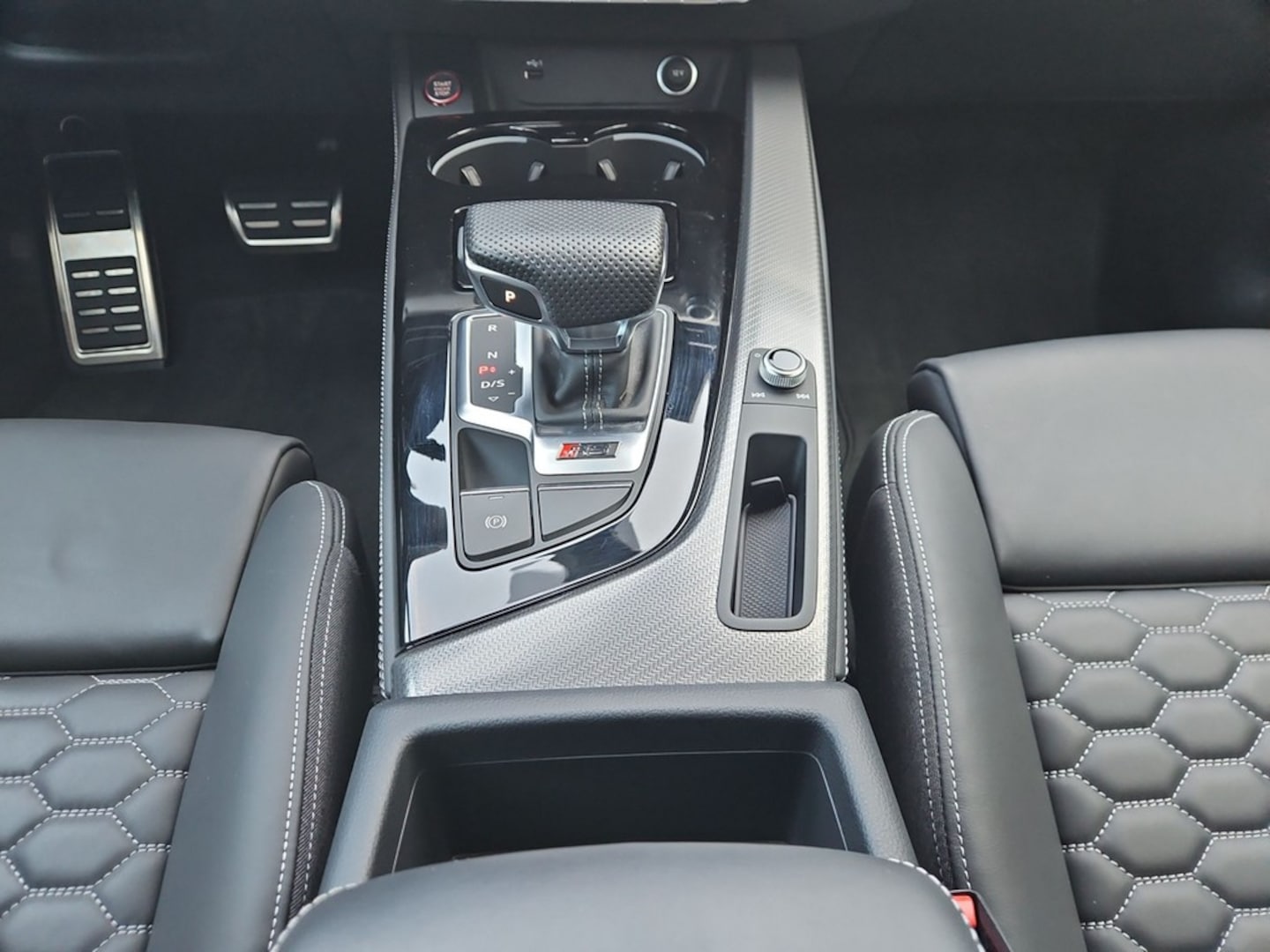 Bild über Audi RS 4 Avant TFSI quattro tiptronic - für weitere Informationen kontaktieren Sie den Audi Partner