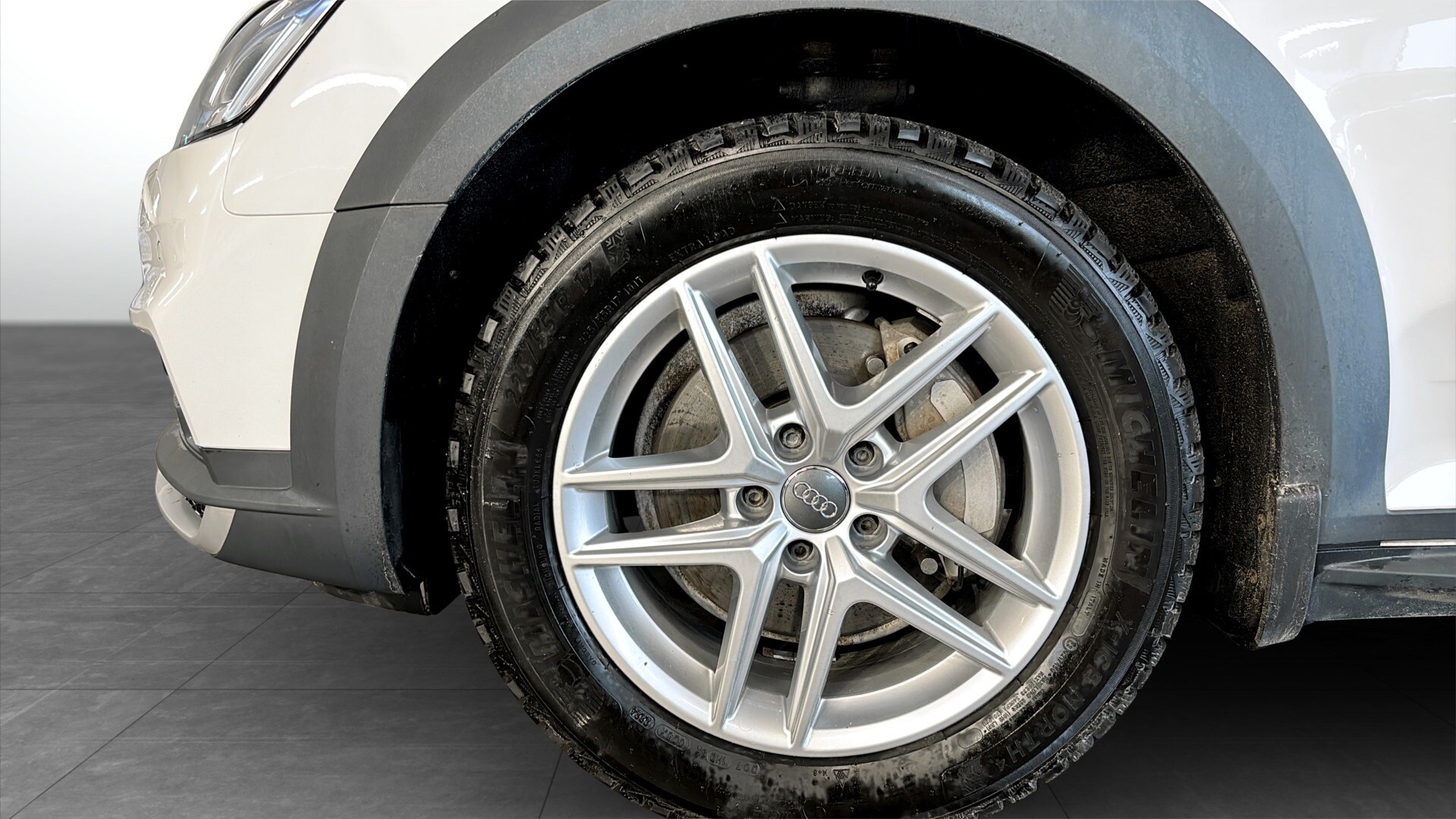 Bild som visar&nbsp;Audi A4 allroad quattro&nbsp;A4 allroad 2.0 TDI quattro Proline 190 hk 6-växlad - för mer information kontakta din Audi Partner