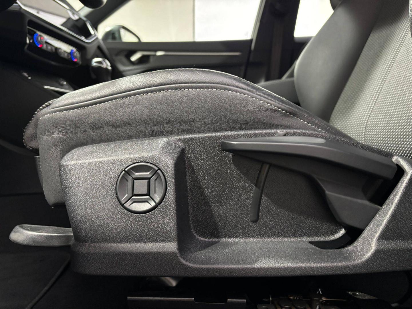 Image about Audi Q3 Sportback TFSI e S line 45 TFSI e 180 kW (245 ch) S tronic