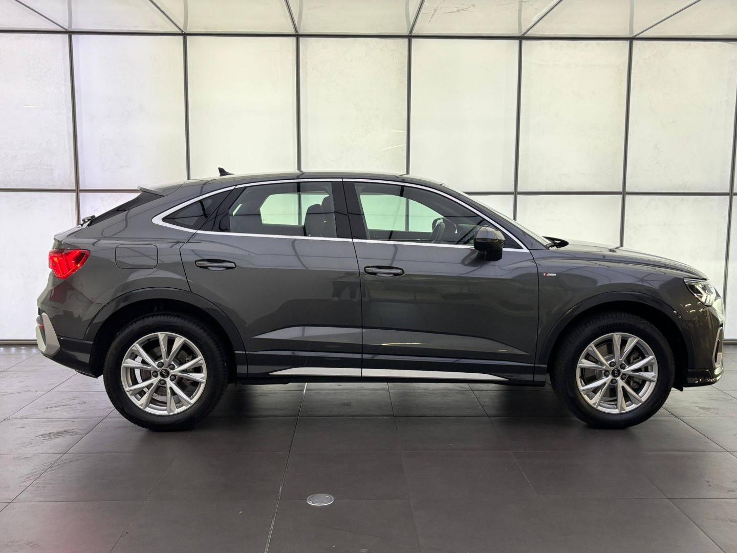 Image about Audi Q3 Sportback TFSI e S line 45 TFSI e 180 kW (245 ch) S tronic