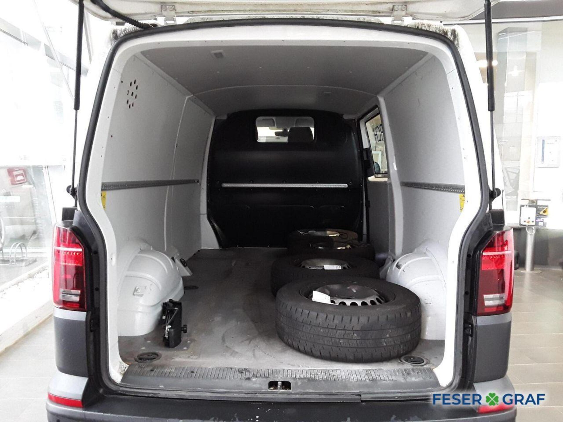 Volkswagen T6.1 Transporter Kasten langer Radstand