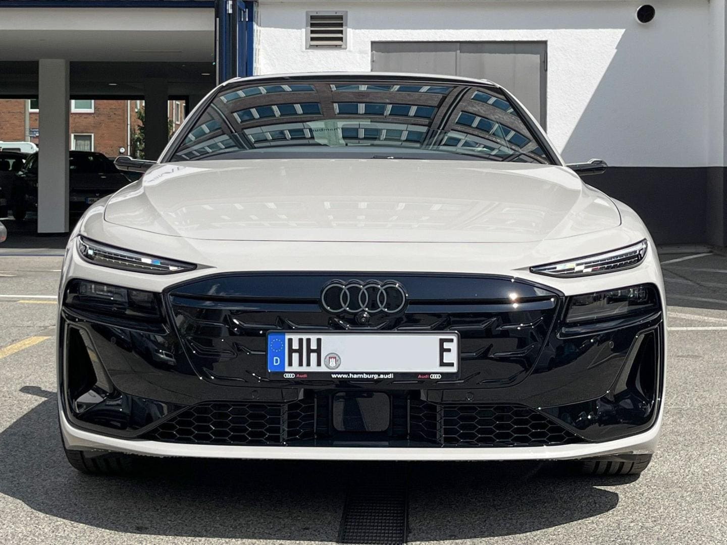 Bild über Audi A6 Avant e-tron S line business e-tron performance 270 kW - für weitere Informationen kontaktieren Sie den Audi Partner