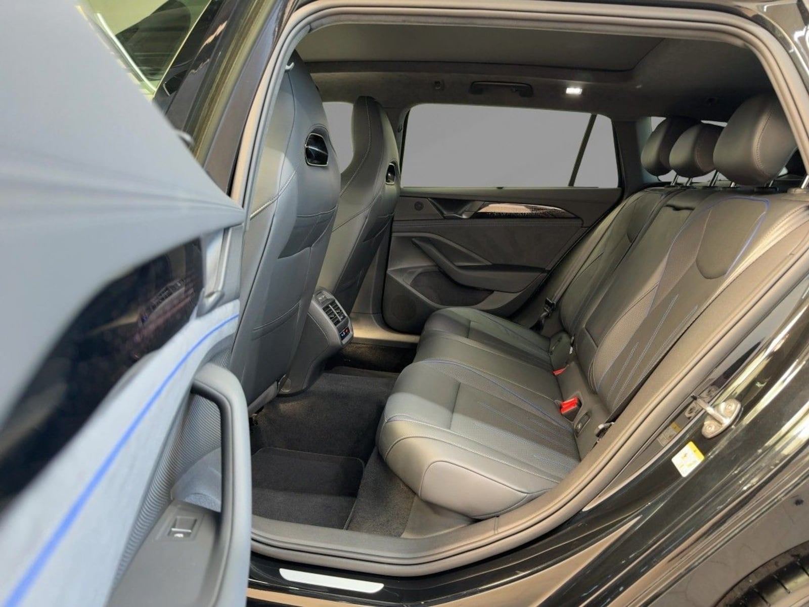 Volkswagen Passat – Bild 11