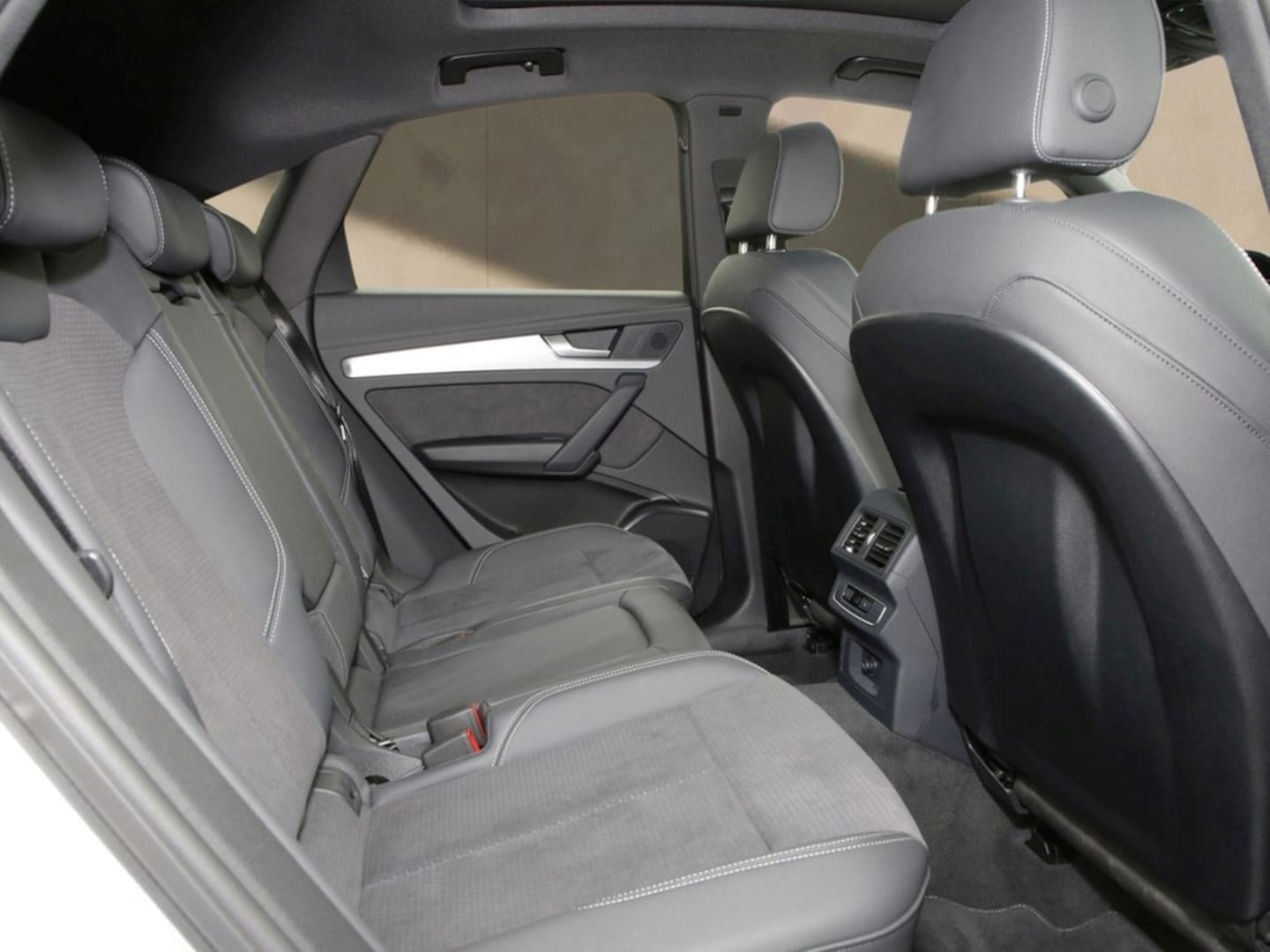 Bild über Audi Q5 Sportback TFSI e S line business 50 TFSI e quattro S tronic - für weitere Informationen kontaktieren Sie den Audi Partner