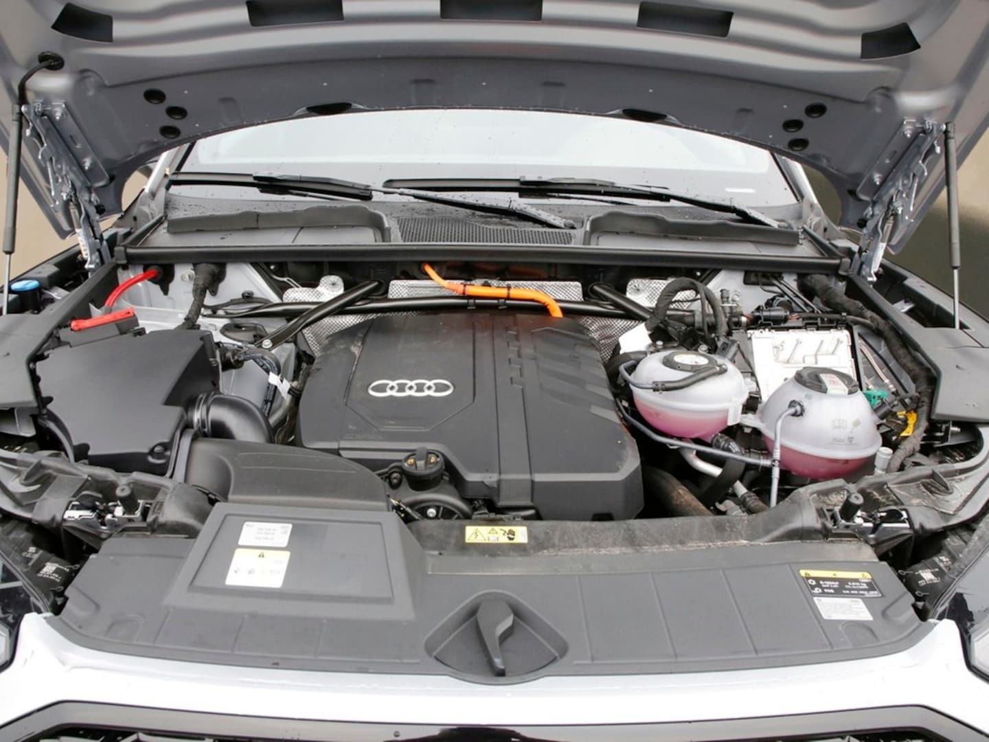Bild über Audi Q5 Sportback TFSI e S line business 50 TFSI e quattro S tronic - für weitere Informationen kontaktieren Sie den Audi Partner