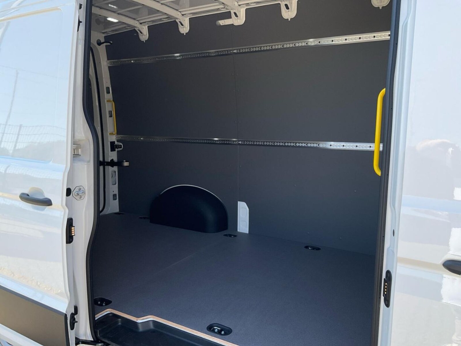 Volkswagen Crafter Kasten mittlerer Radstand – Bild 13