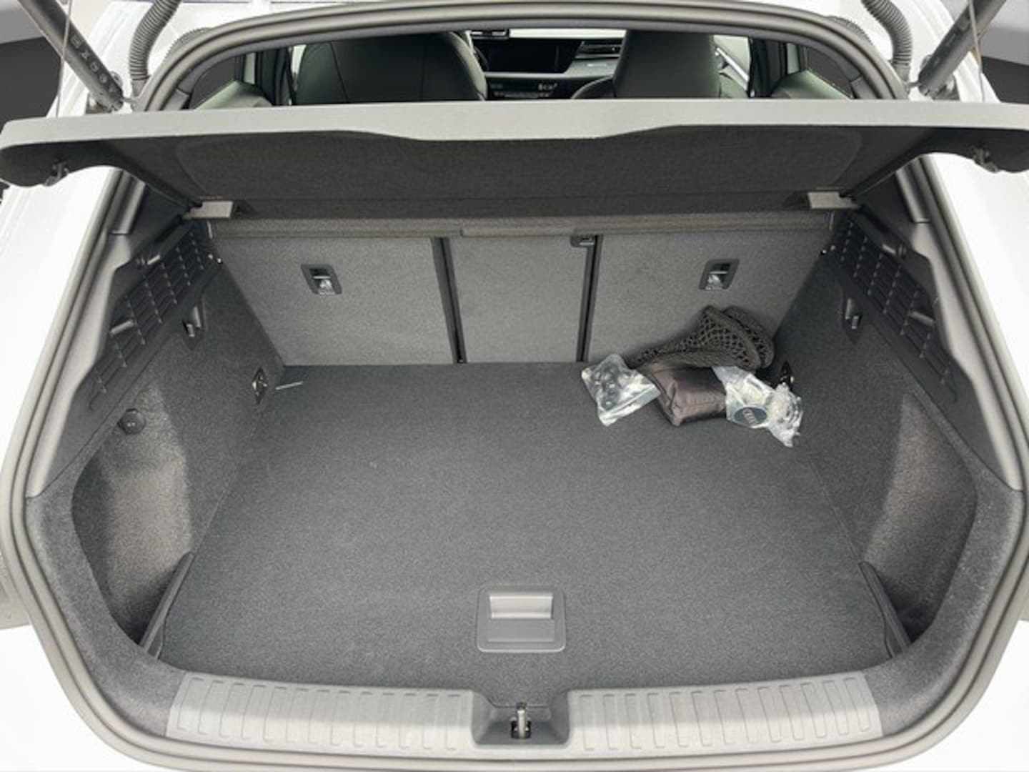 Bild über Audi A3 allstreet 35 TDI S tronic - für weitere Informationen kontaktieren Sie den Audi Partner